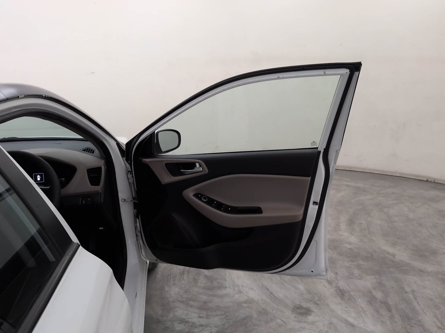 Used 2016 Hyundai Elite i20 Asta 1.2 (O) Petrol Manual interior RIGHT FRONT DOOR OPEN VIEW