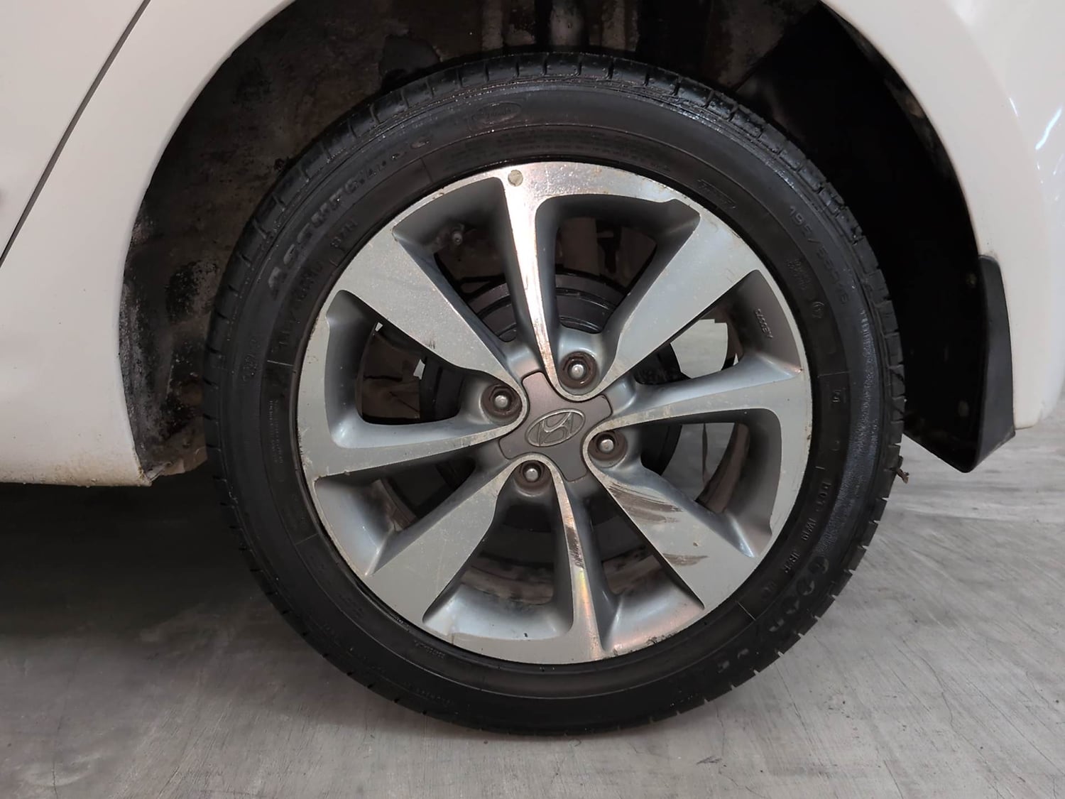 Used 2016 Hyundai Elite i20 Asta 1.2 (O) Petrol Manual tyres LEFT REAR TYRE RIM VIEW
