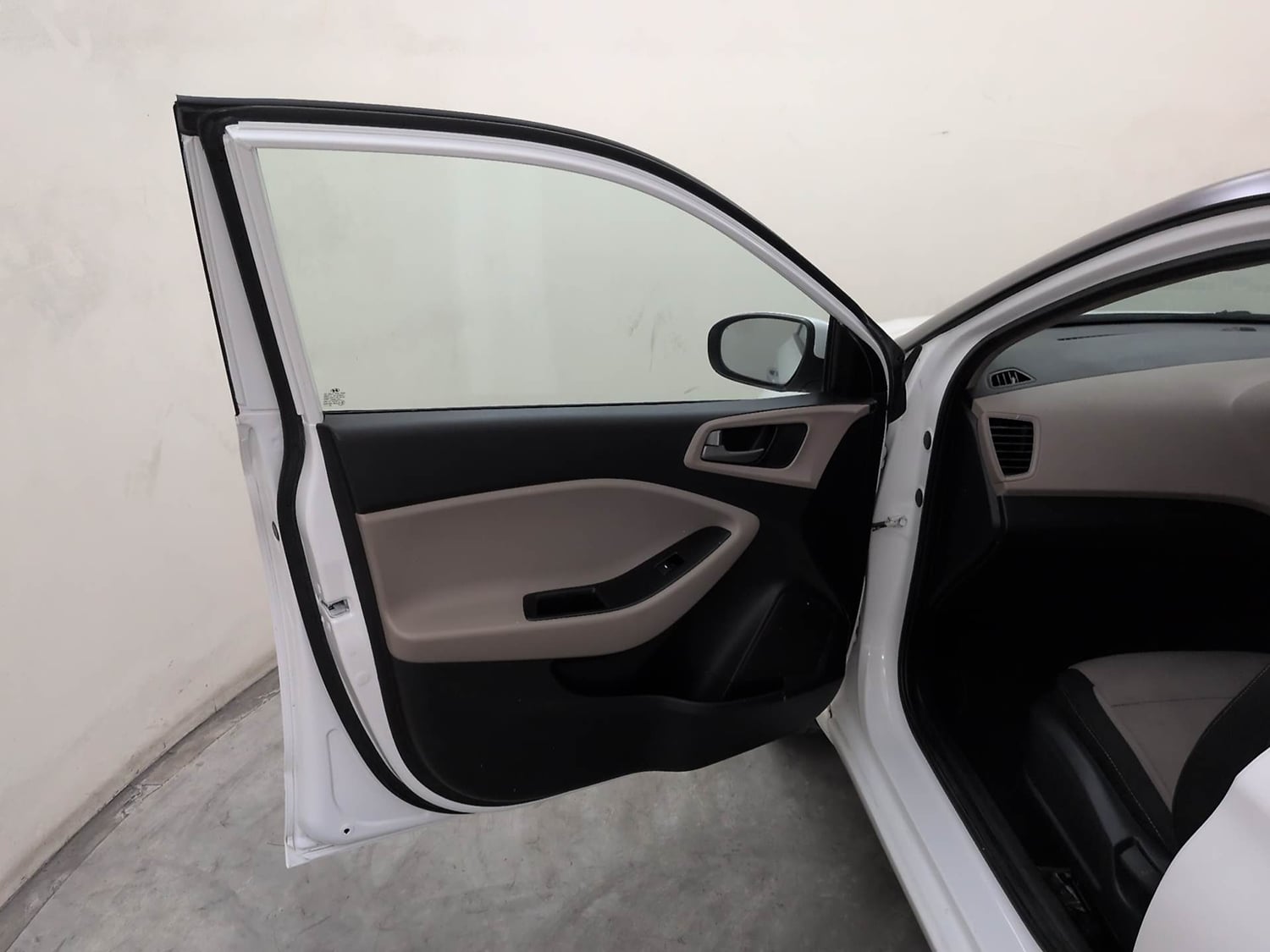Used 2016 Hyundai Elite i20 Asta 1.2 (O) Petrol Manual interior LEFT FRONT DOOR OPEN VIEW