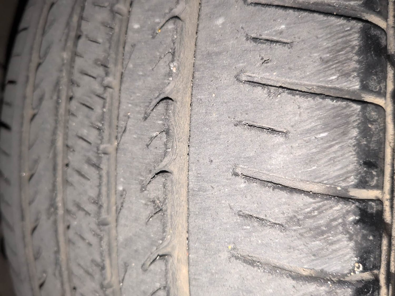 Used 2016 Hyundai Elite i20 Asta 1.2 (O) Petrol Manual tyres LEFT FRONT TYRE TREAD VIEW