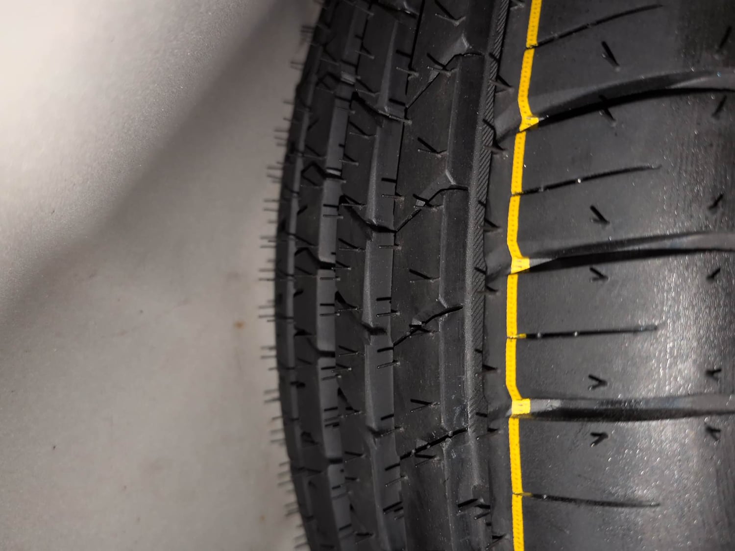 Used 2016 Hyundai Elite i20 Asta 1.2 (O) Petrol Manual tyres SPARE TYRE VIEW