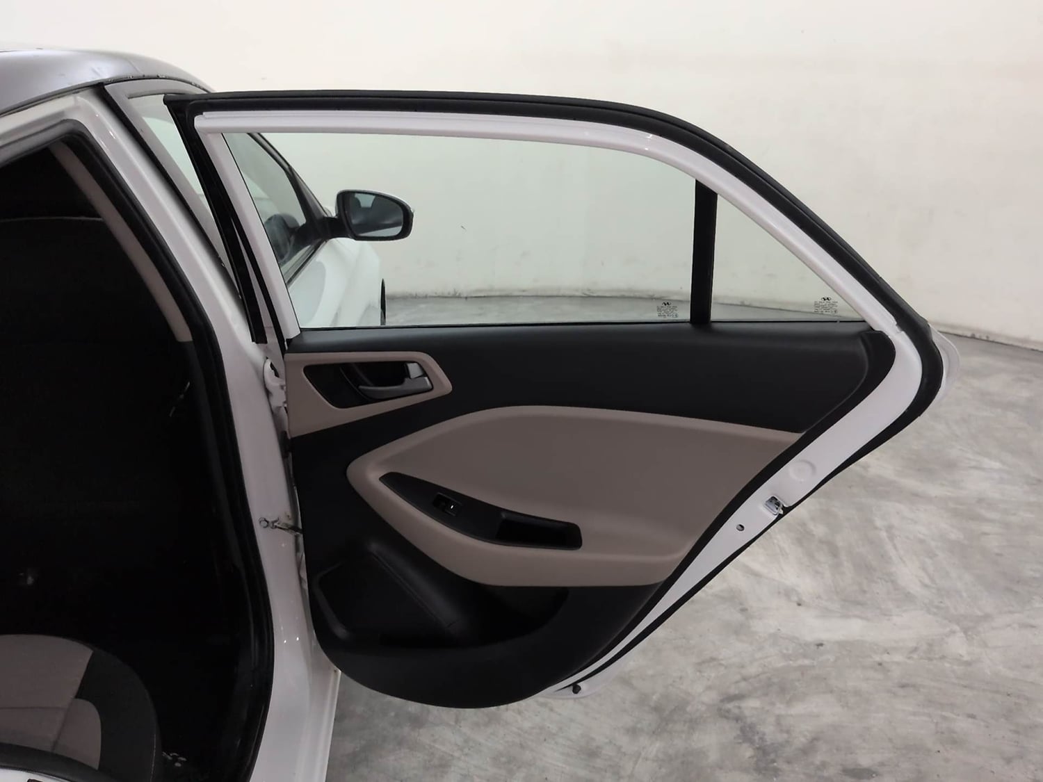 Used 2016 Hyundai Elite i20 Asta 1.2 (O) Petrol Manual interior RIGHT REAR DOOR OPEN VIEW