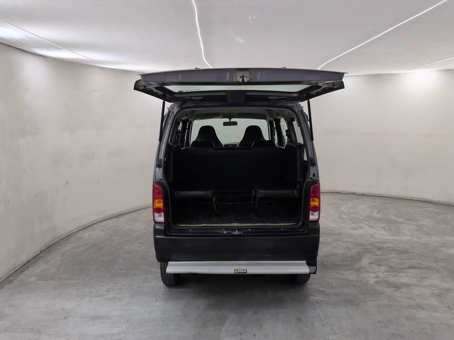 Used 2019 Maruti Suzuki Eeco 5 STR WITH A/C+HTR Petrol Manual interior DICKY DOOR OPEN VIEW