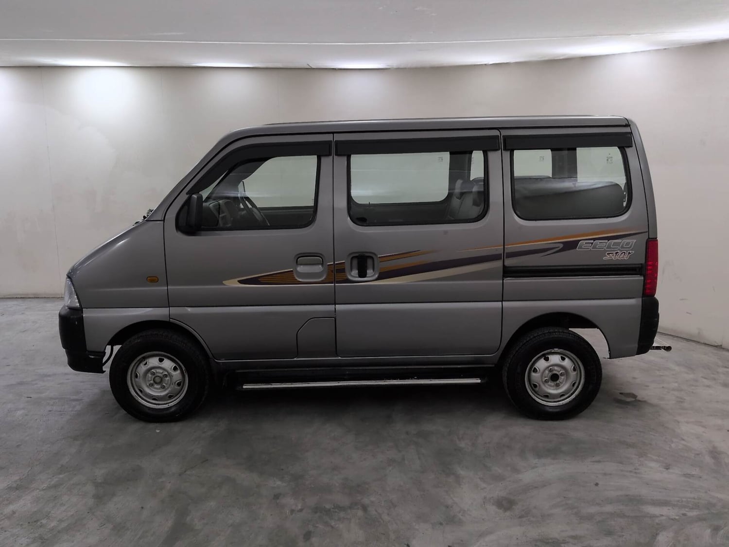 Used 2019 Maruti Suzuki Eeco 5 STR WITH A/C+HTR Petrol Manual exterior LEFT SIDE VIEW