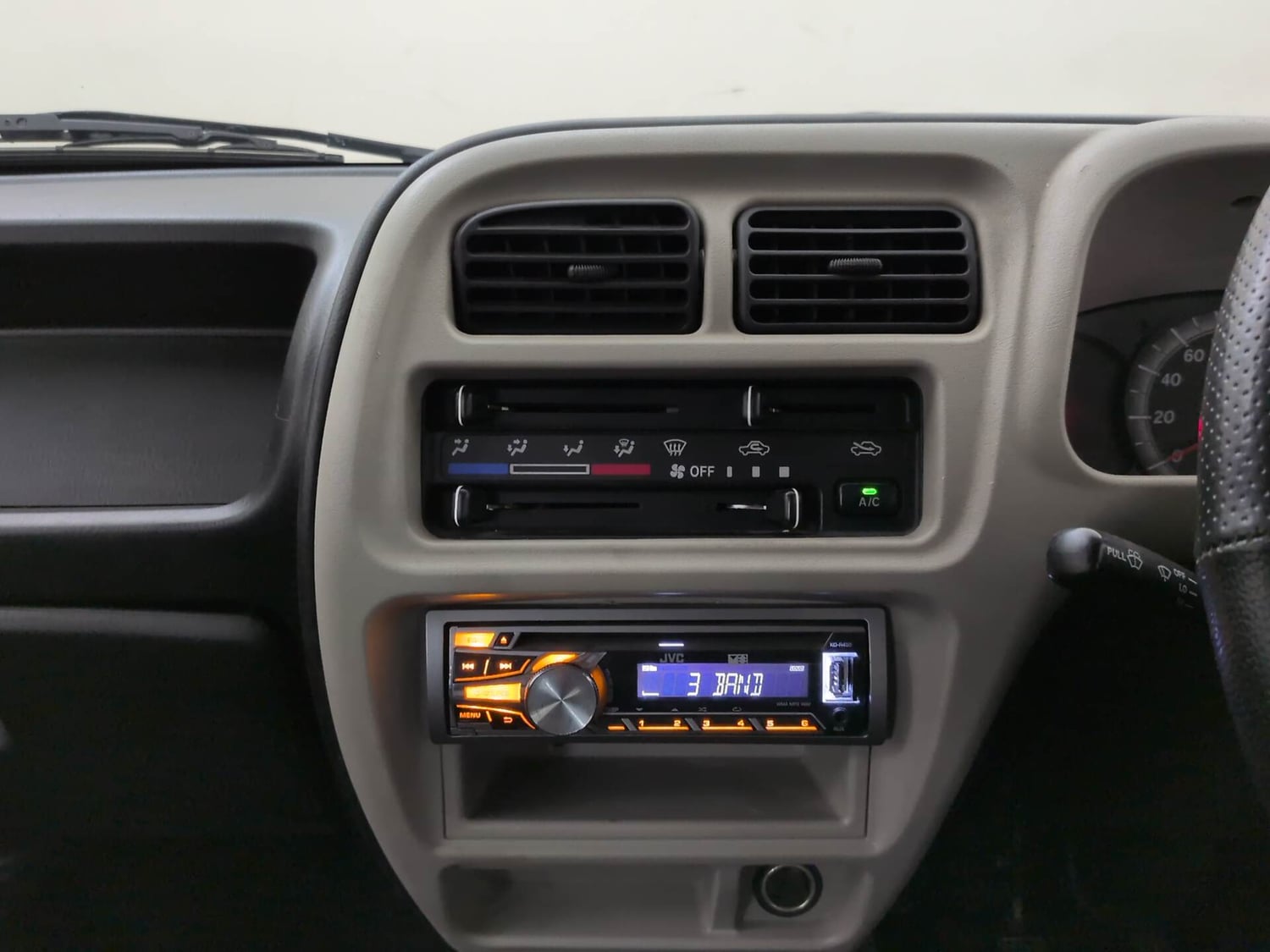 Used 2019 Maruti Suzuki Eeco 5 STR WITH A/C+HTR Petrol Manual interior MUSIC SYSTEM & AC CONTROL VIEW