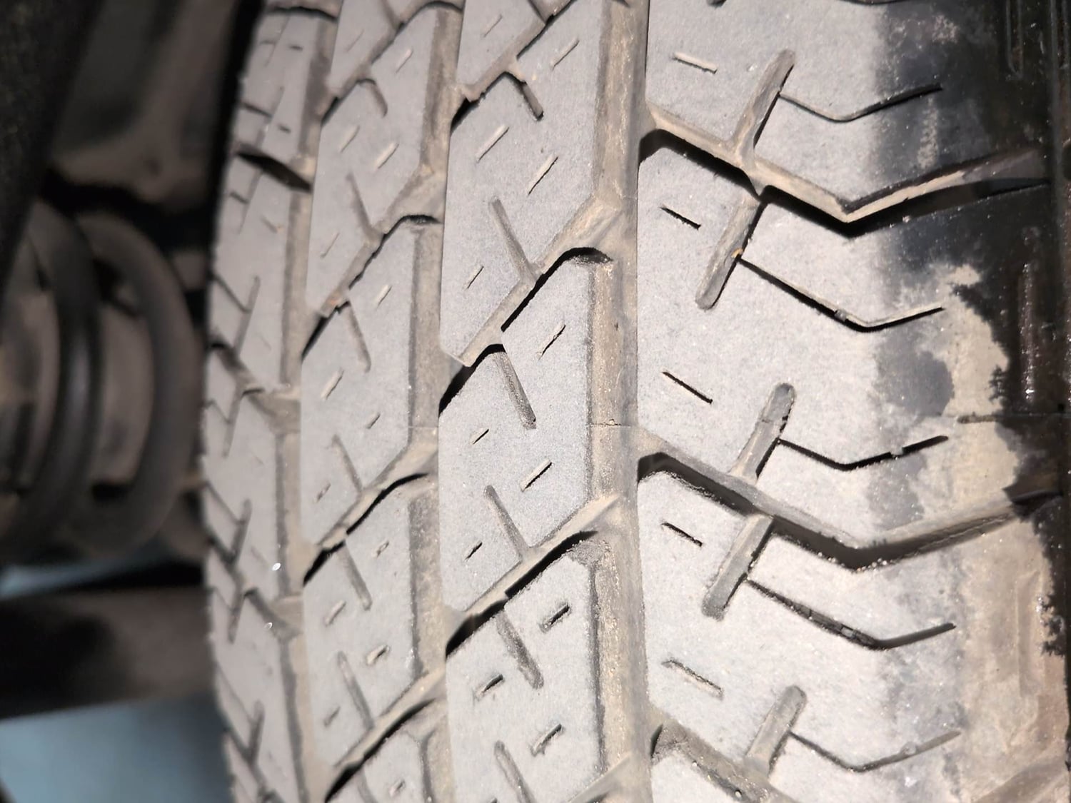 Used 2019 Maruti Suzuki Eeco 5 STR WITH A/C+HTR Petrol Manual tyres RIGHT REAR TYRE TREAD VIEW
