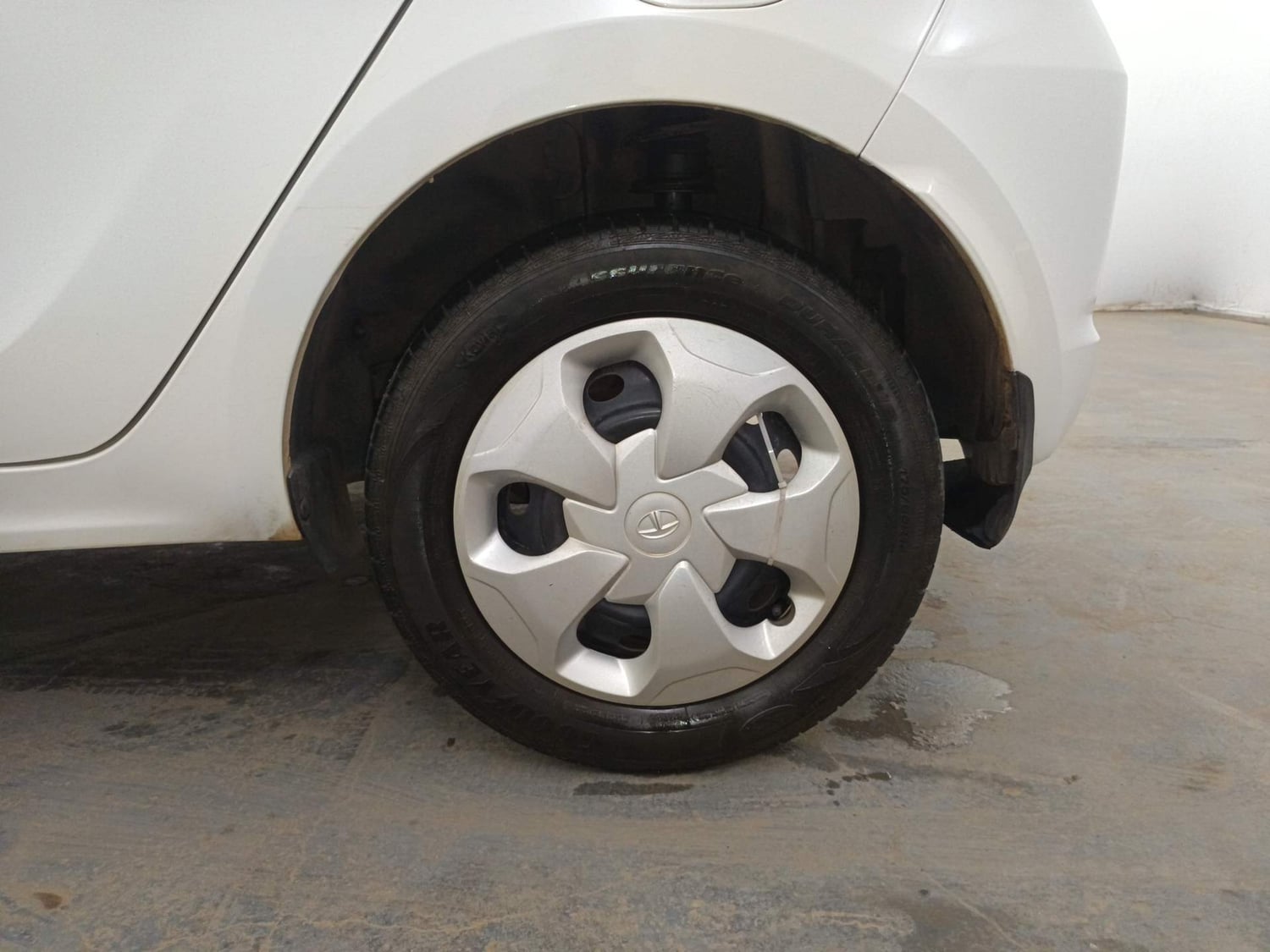Used 2016 Tata Tiago Revotron XT Petrol Manual tyres LEFT REAR TYRE RIM VIEW