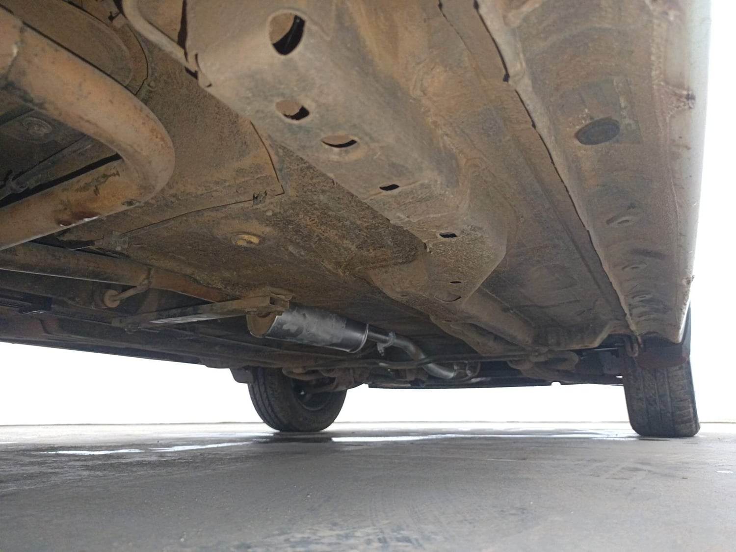 Used 2016 Tata Tiago Revotron XT Petrol Manual extra REAR RIGHT UNDERBODY VIEW