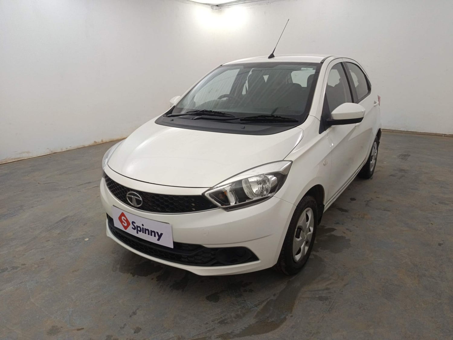 Used 2016 Tata Tiago Revotron XT Petrol Manual exterior LEFT FRONT CORNER VIEW