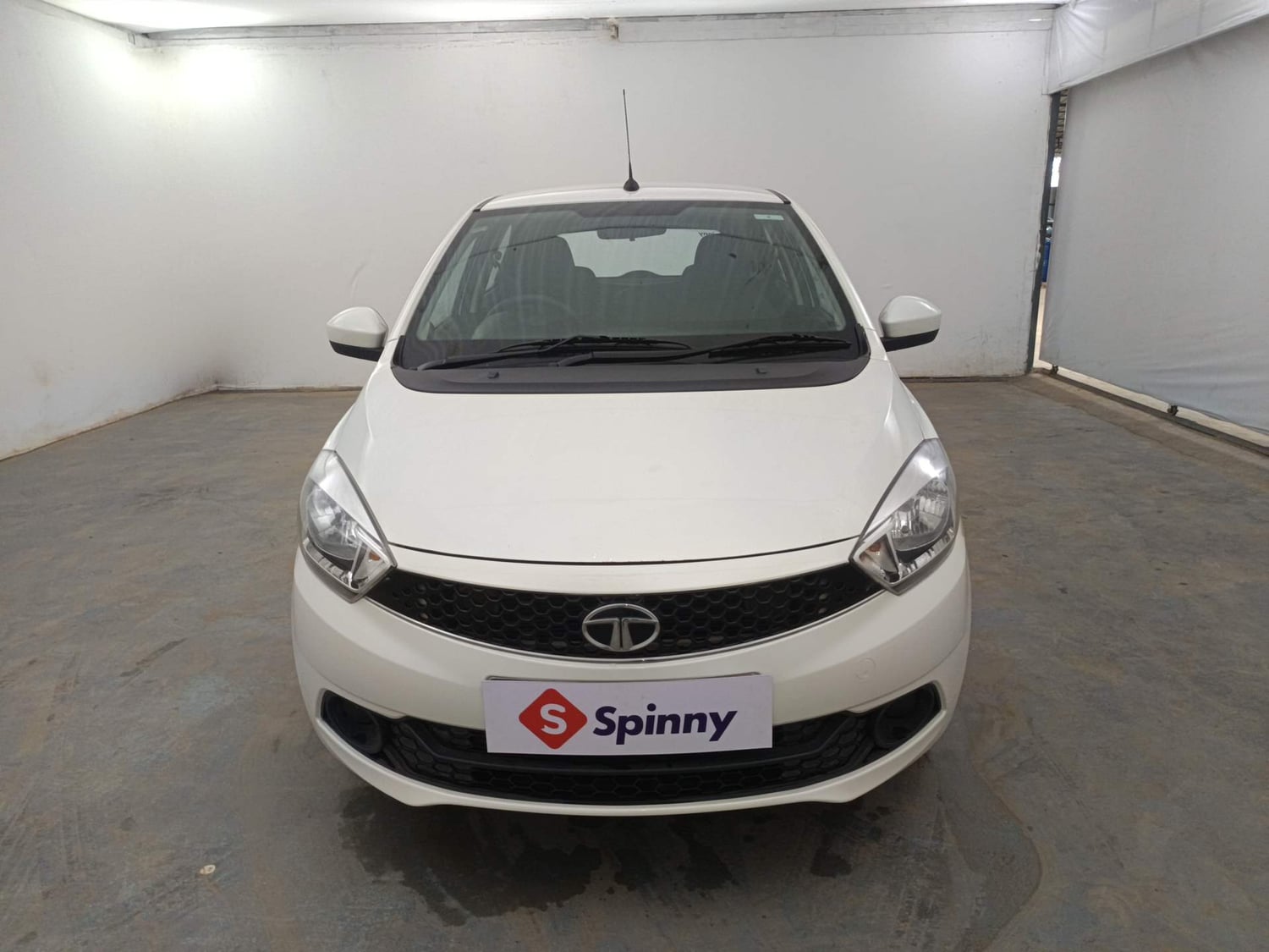 Used 2016 Tata Tiago Revotron XT Petrol Manual exterior FRONT VIEW