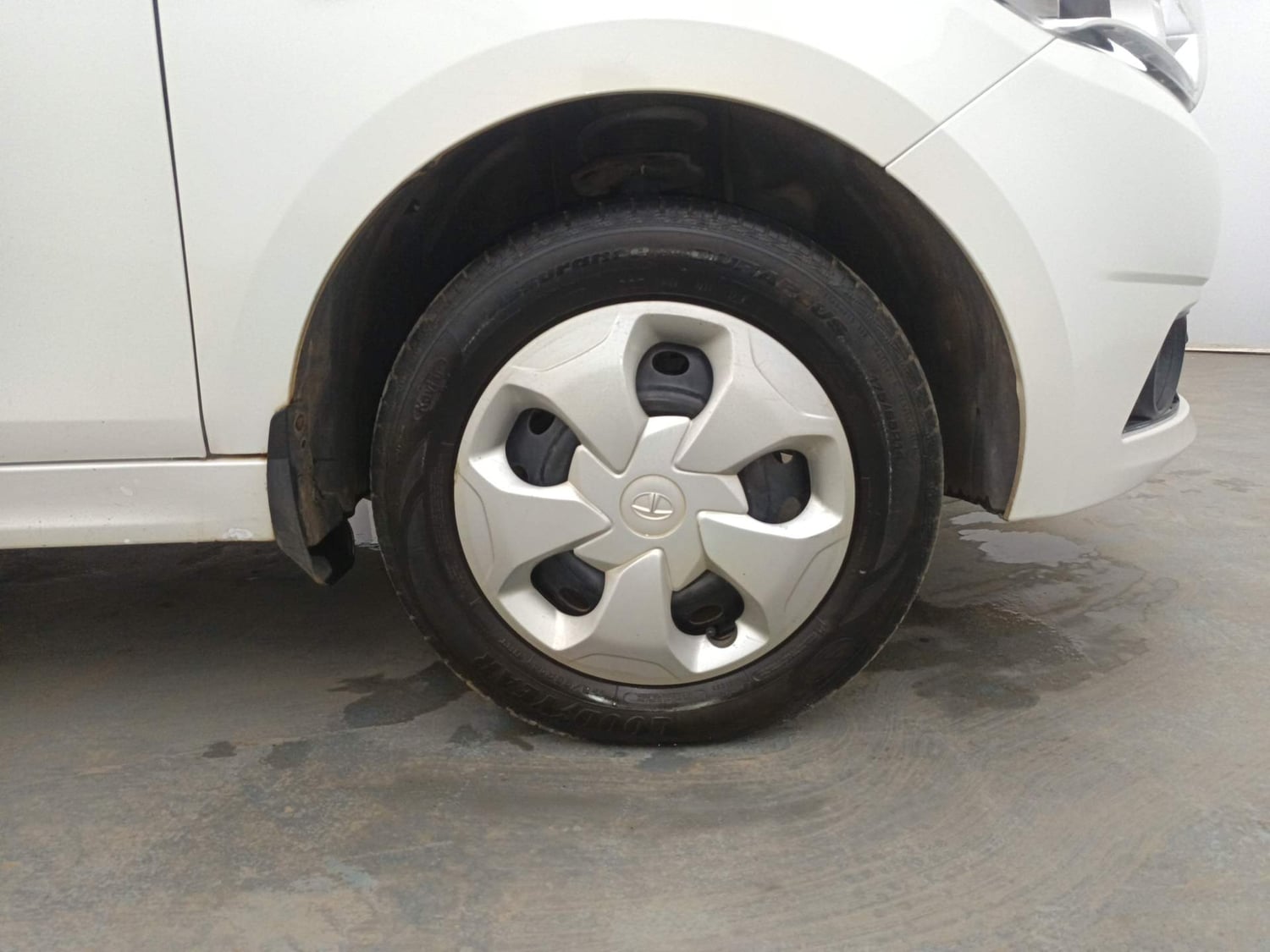 Used 2016 Tata Tiago Revotron XT Petrol Manual tyres RIGHT FRONT TYRE RIM VIEW