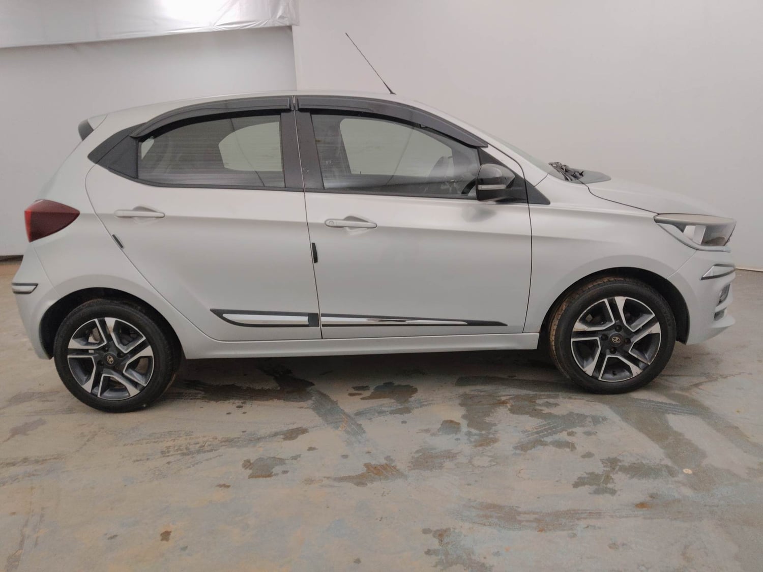 Used 2020 Tata Tiago XZA Plus Petrol Automatic exterior RIGHT SIDE VIEW