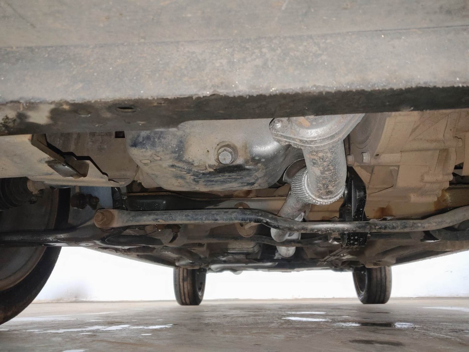 Used 2020 Tata Tiago XZA Plus Petrol Automatic extra FRONT LEFT UNDERBODY VIEW