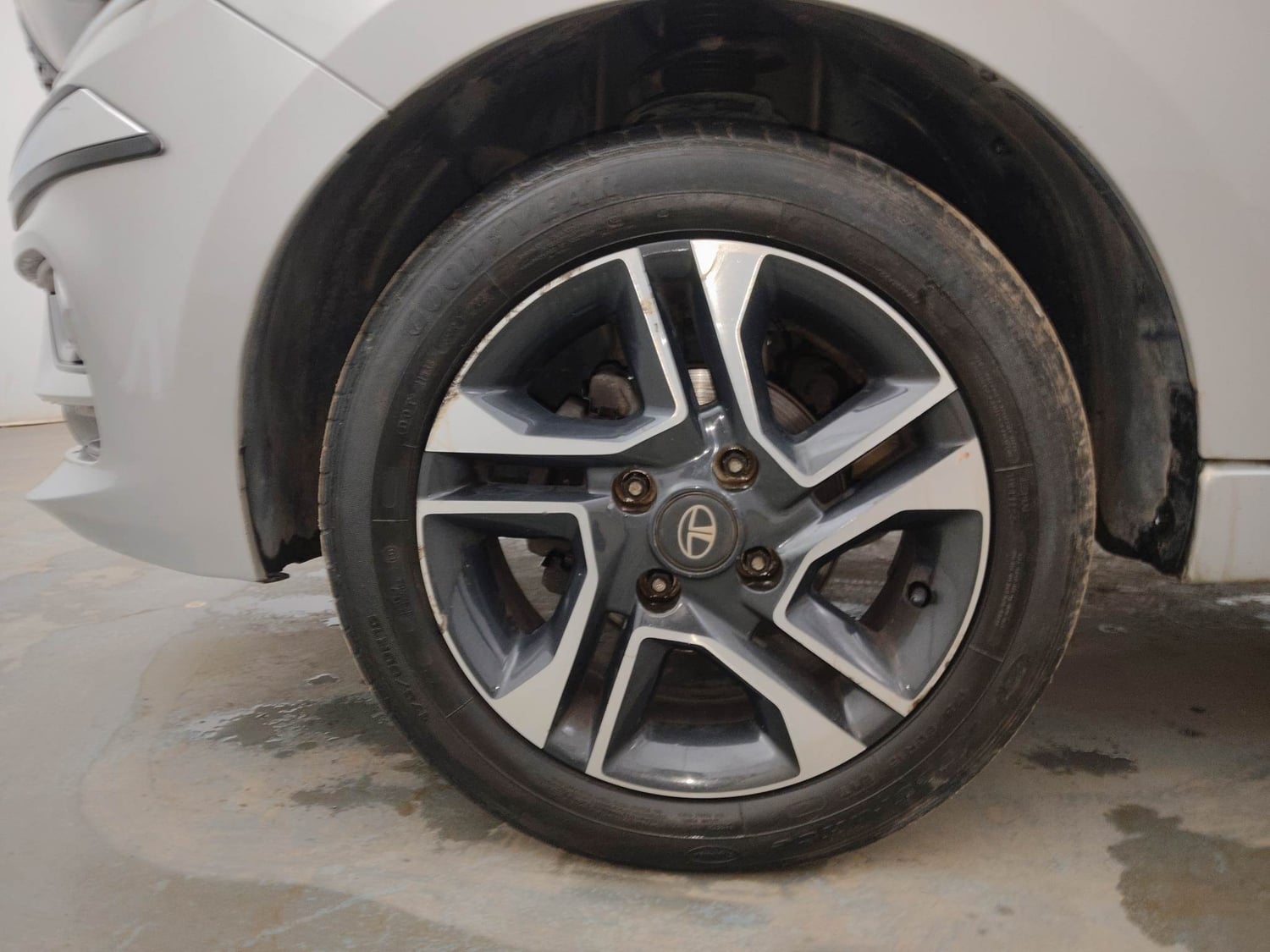 Used 2020 Tata Tiago XZA Plus Petrol Automatic tyres LEFT FRONT TYRE RIM VIEW