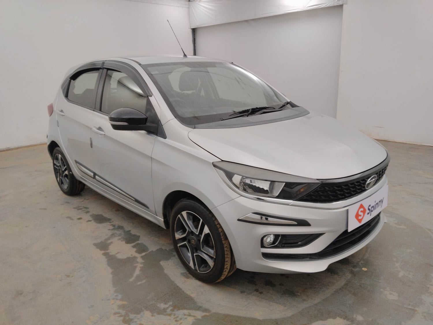 Used 2020 Tata Tiago XZA Plus Petrol Automatic exterior RIGHT FRONT CORNER VIEW