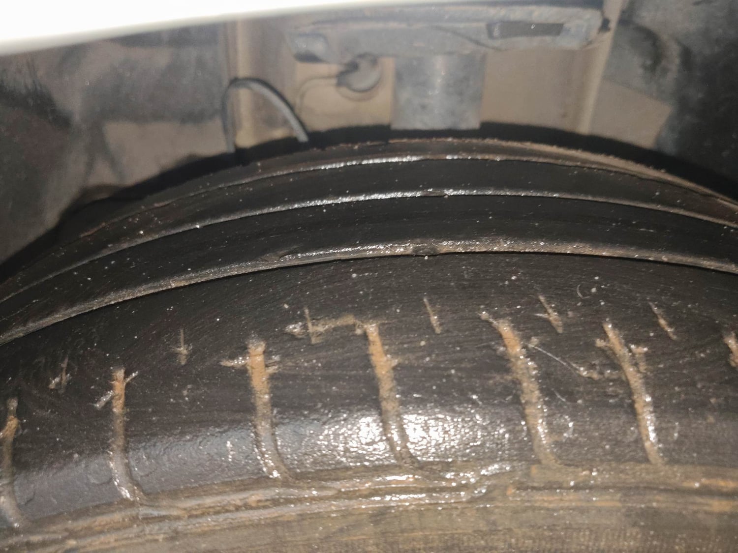 Used 2020 Tata Tiago XZA Plus Petrol Automatic tyres LEFT FRONT TYRE TREAD VIEW