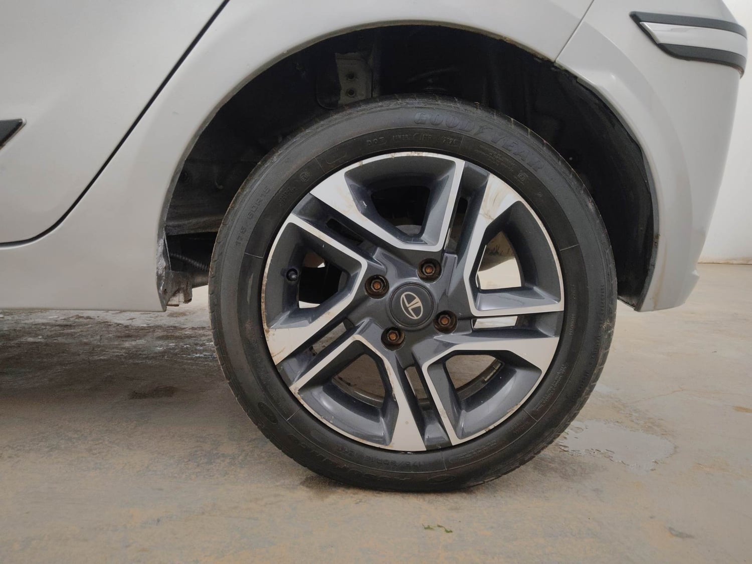 Used 2020 Tata Tiago XZA Plus Petrol Automatic tyres LEFT REAR TYRE RIM VIEW