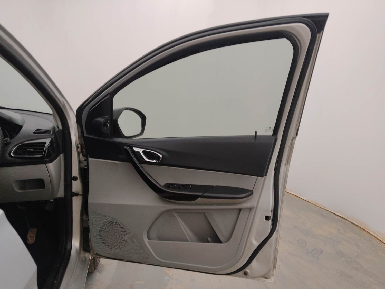 Used 2020 Tata Tiago XZA Plus Petrol Automatic interior RIGHT FRONT DOOR OPEN VIEW