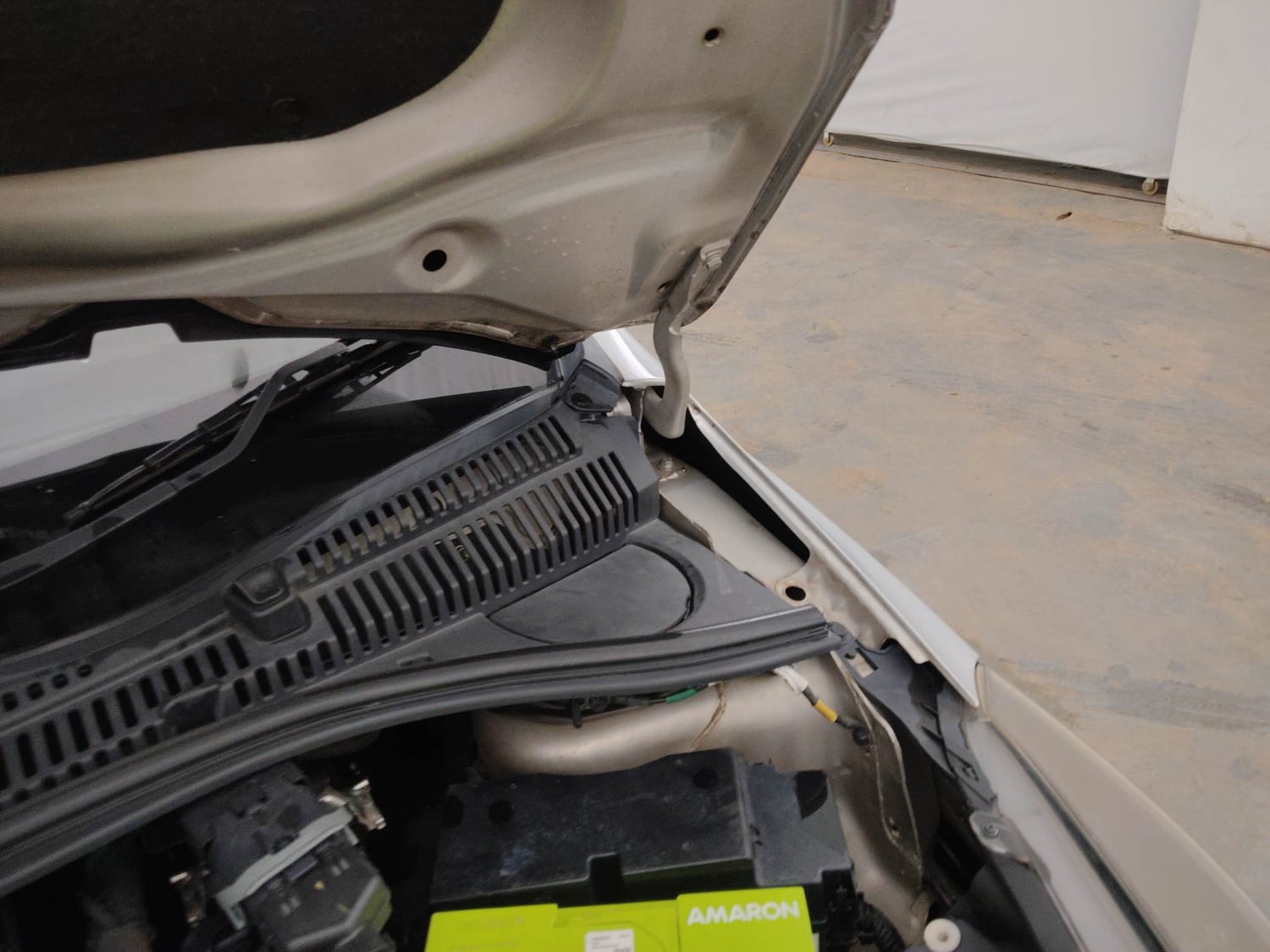 Used 2020 Tata Tiago XZA Plus Petrol Automatic engine ENGINE LEFT SIDE HINGE & APRON VIEW
