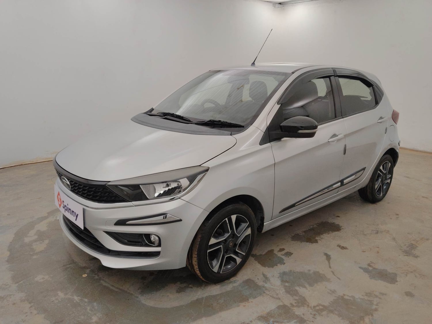 Used 2020 Tata Tiago XZA Plus Petrol Automatic exterior LEFT FRONT CORNER VIEW