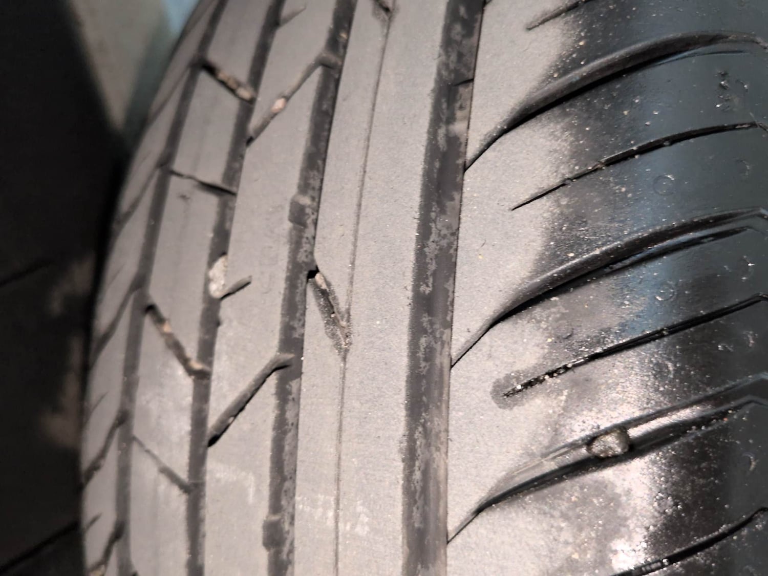 Used 2024 Nissan Magnite N-Connecta B4D 1.0 Petrol AMT Dual Tone Petrol Automatic tyres LEFT REAR TYRE TREAD VIEW
