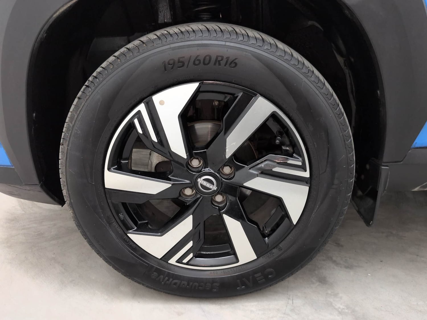 Used 2024 Nissan Magnite N-Connecta B4D 1.0 Petrol AMT Dual Tone Petrol Automatic tyres LEFT FRONT TYRE RIM VIEW