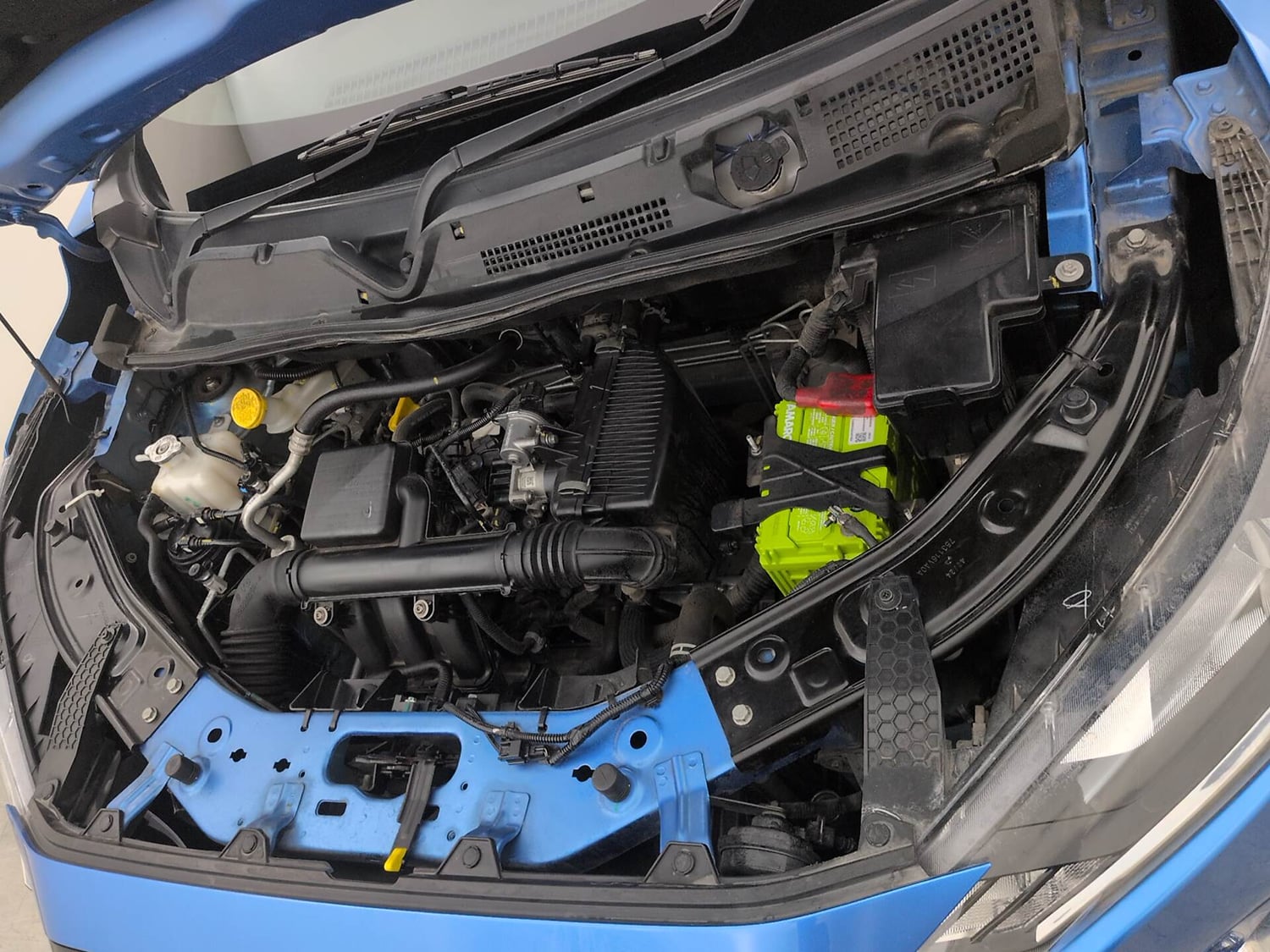 Used 2024 Nissan Magnite N-Connecta B4D 1.0 Petrol AMT Dual Tone Petrol Automatic engine ENGINE LEFT SIDE VIEW