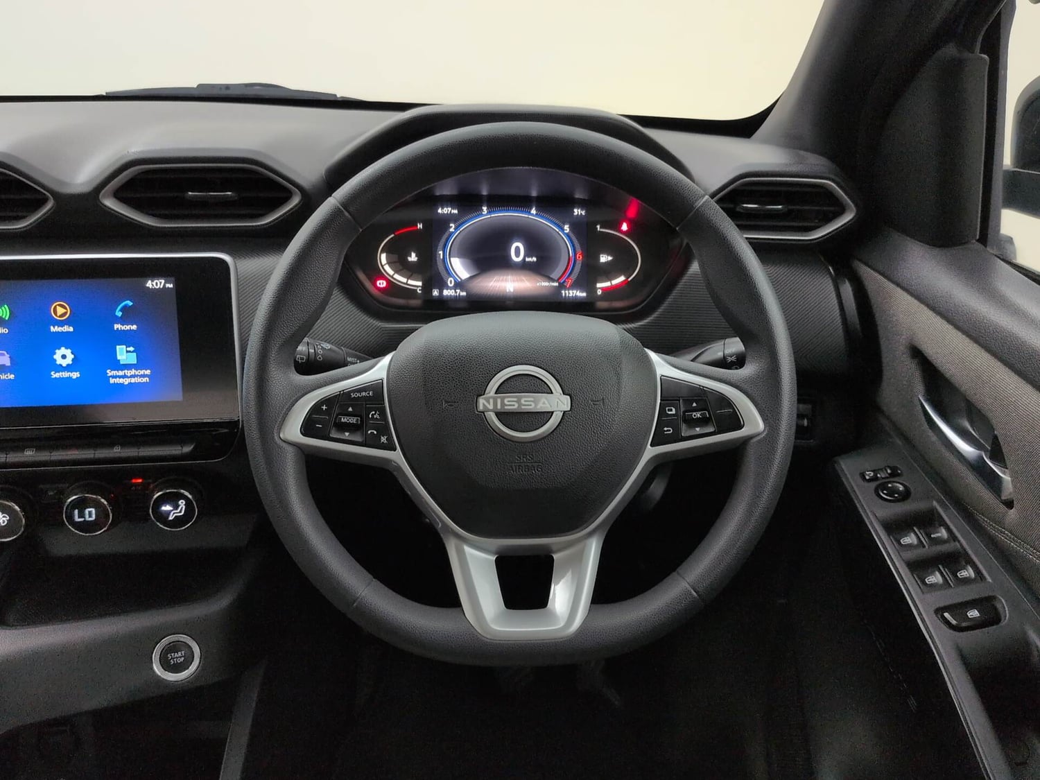 Used 2024 Nissan Magnite N-Connecta B4D 1.0 Petrol AMT Dual Tone Petrol Automatic interior STEERING VIEW