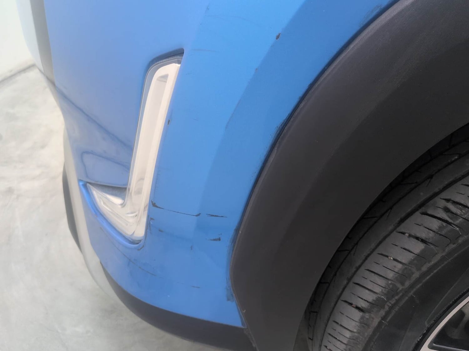Used 2024 Nissan Magnite N-Connecta B4D 1.0 Petrol AMT Dual Tone Petrol Automatic dents MINOR SCRATCH
