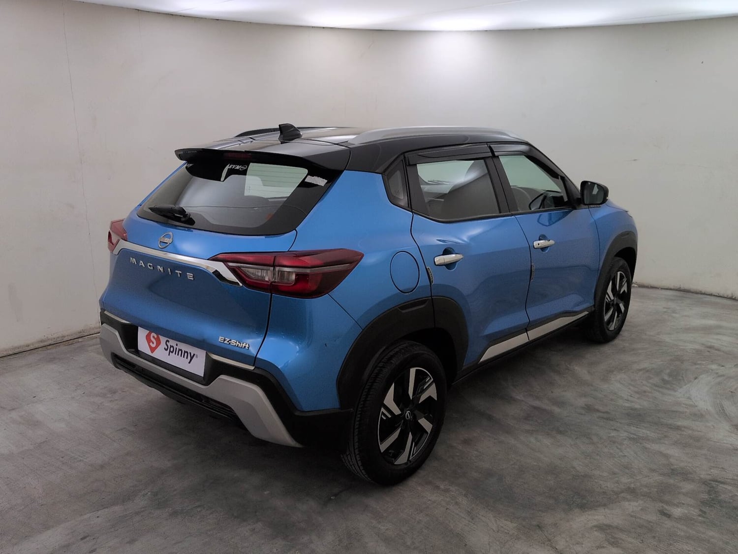Used 2024 Nissan Magnite N-Connecta B4D 1.0 Petrol AMT Dual Tone Petrol Automatic exterior RIGHT REAR CORNER VIEW