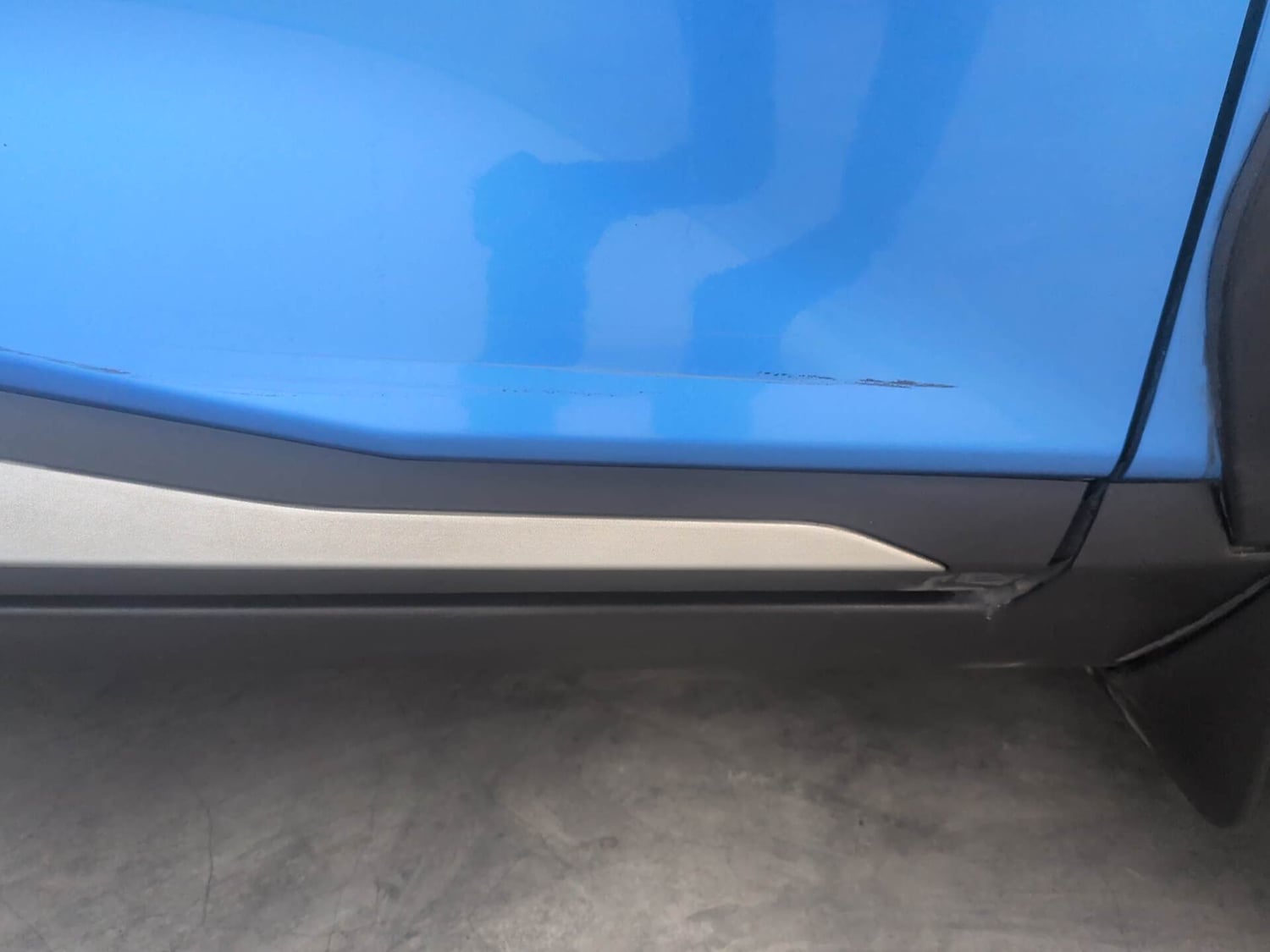 Used 2024 Nissan Magnite N-Connecta B4D 1.0 Petrol AMT Dual Tone Petrol Automatic dents MINOR SCRATCH