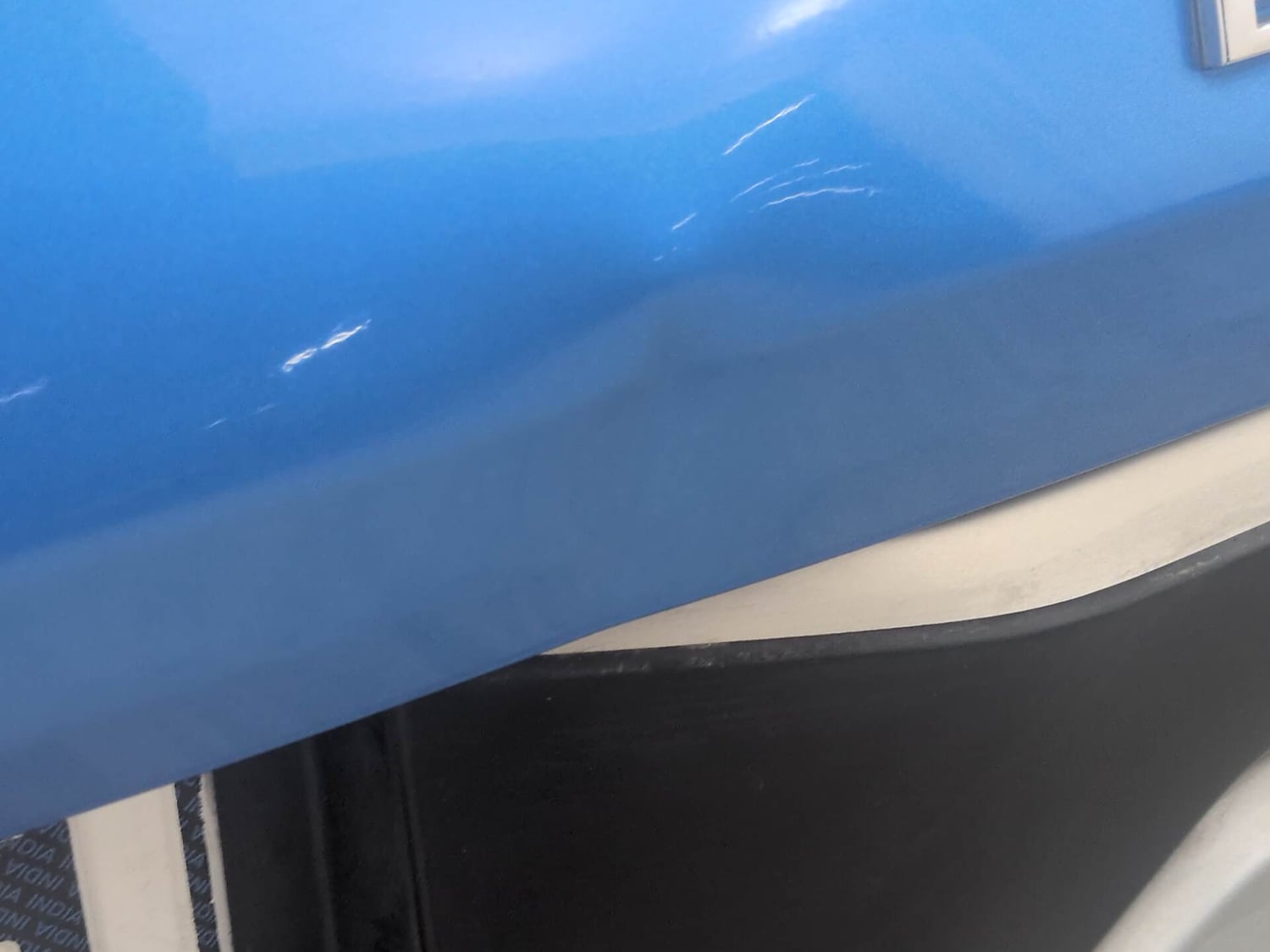Used 2024 Nissan Magnite N-Connecta B4D 1.0 Petrol AMT Dual Tone Petrol Automatic dents MINOR DENT