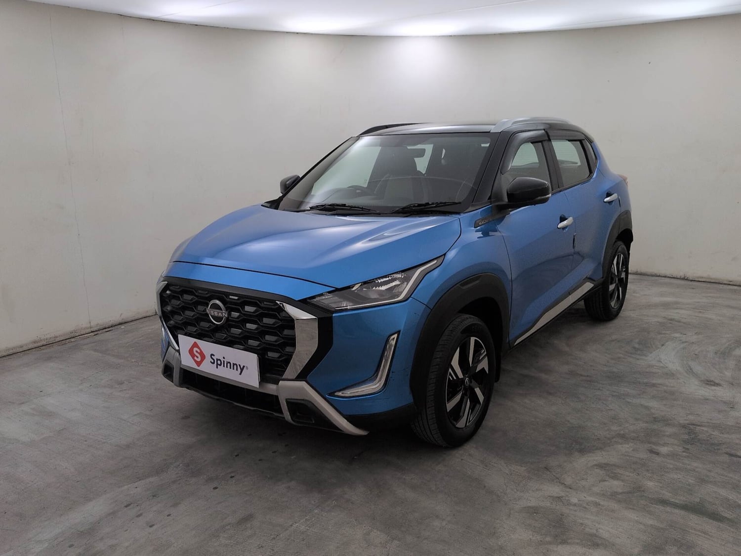 Used 2024 Nissan Magnite N-Connecta B4D 1.0 Petrol AMT Dual Tone Petrol Automatic exterior LEFT FRONT CORNER VIEW