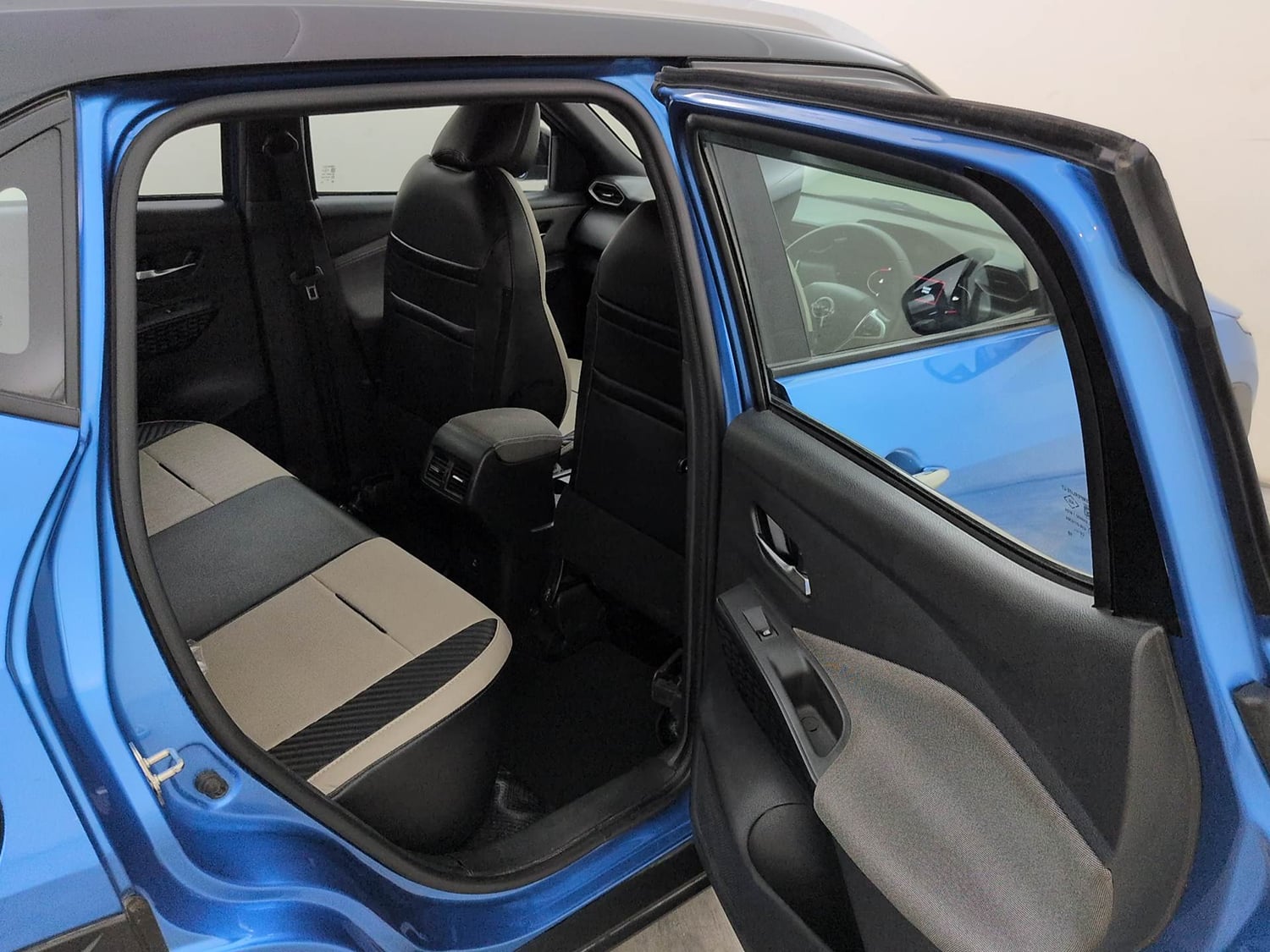 Used 2024 Nissan Magnite N-Connecta B4D 1.0 Petrol AMT Dual Tone Petrol Automatic interior RIGHT SIDE REAR DOOR CABIN VIEW