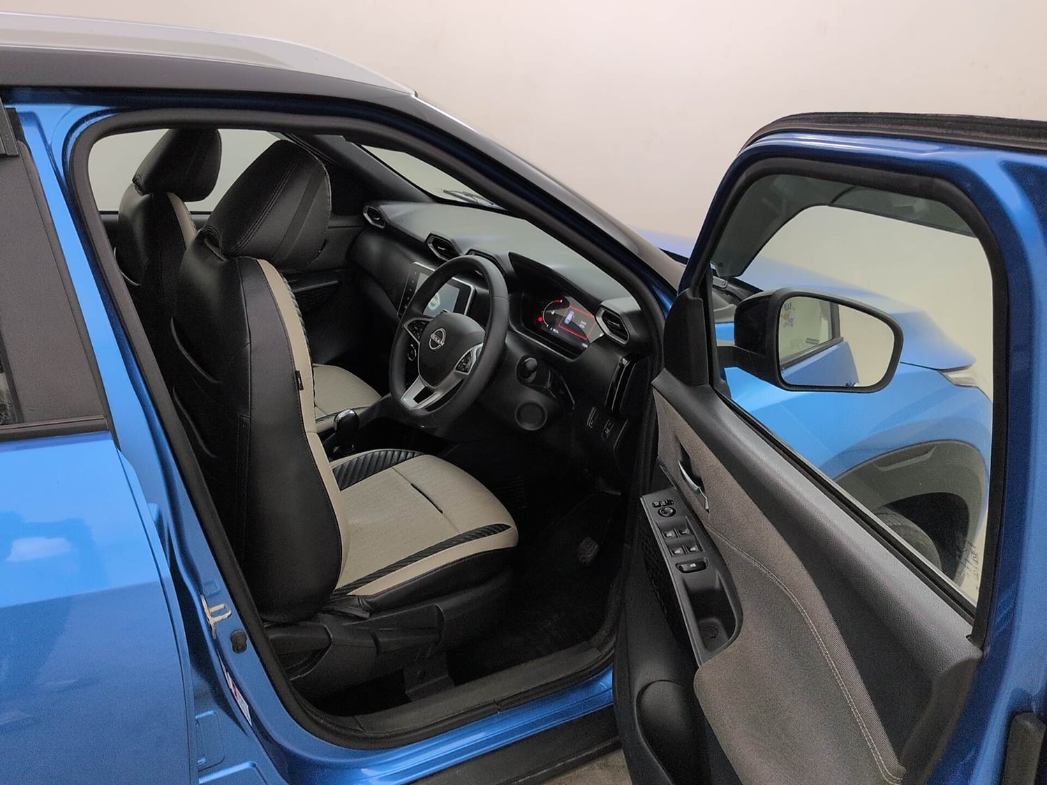 Used 2024 Nissan Magnite N-Connecta B4D 1.0 Petrol AMT Dual Tone Petrol Automatic interior RIGHT SIDE FRONT DOOR CABIN VIEW