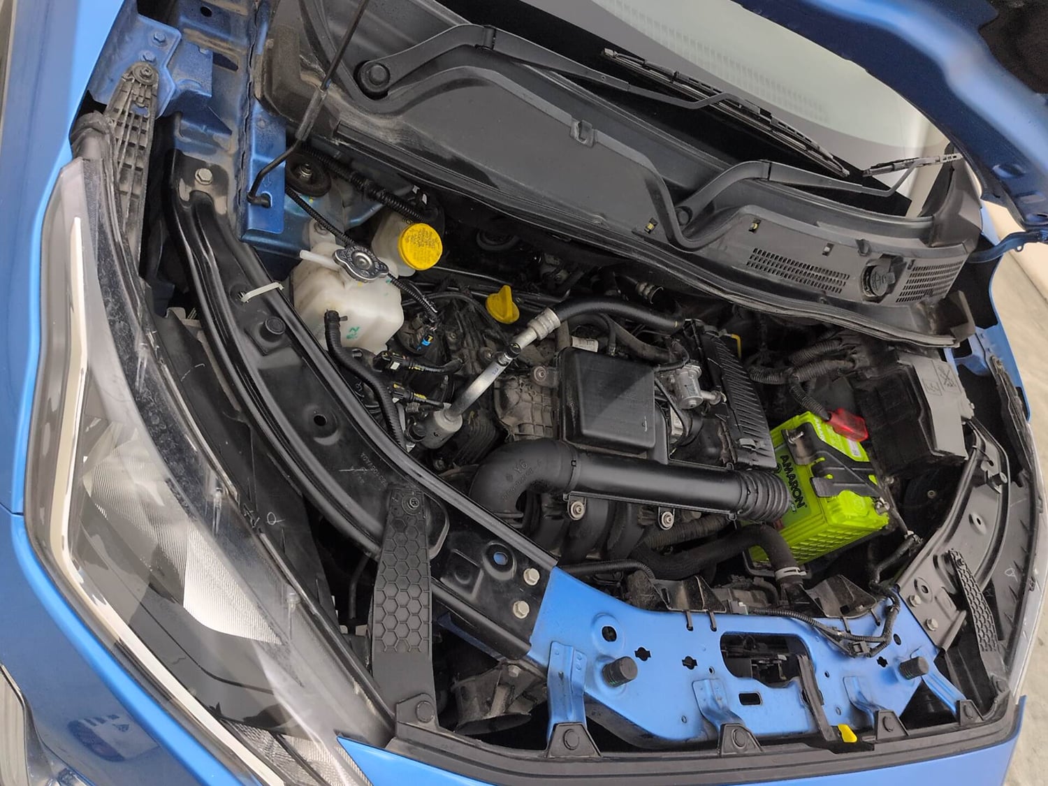 Used 2024 Nissan Magnite N-Connecta B4D 1.0 Petrol AMT Dual Tone Petrol Automatic engine ENGINE RIGHT SIDE VIEW
