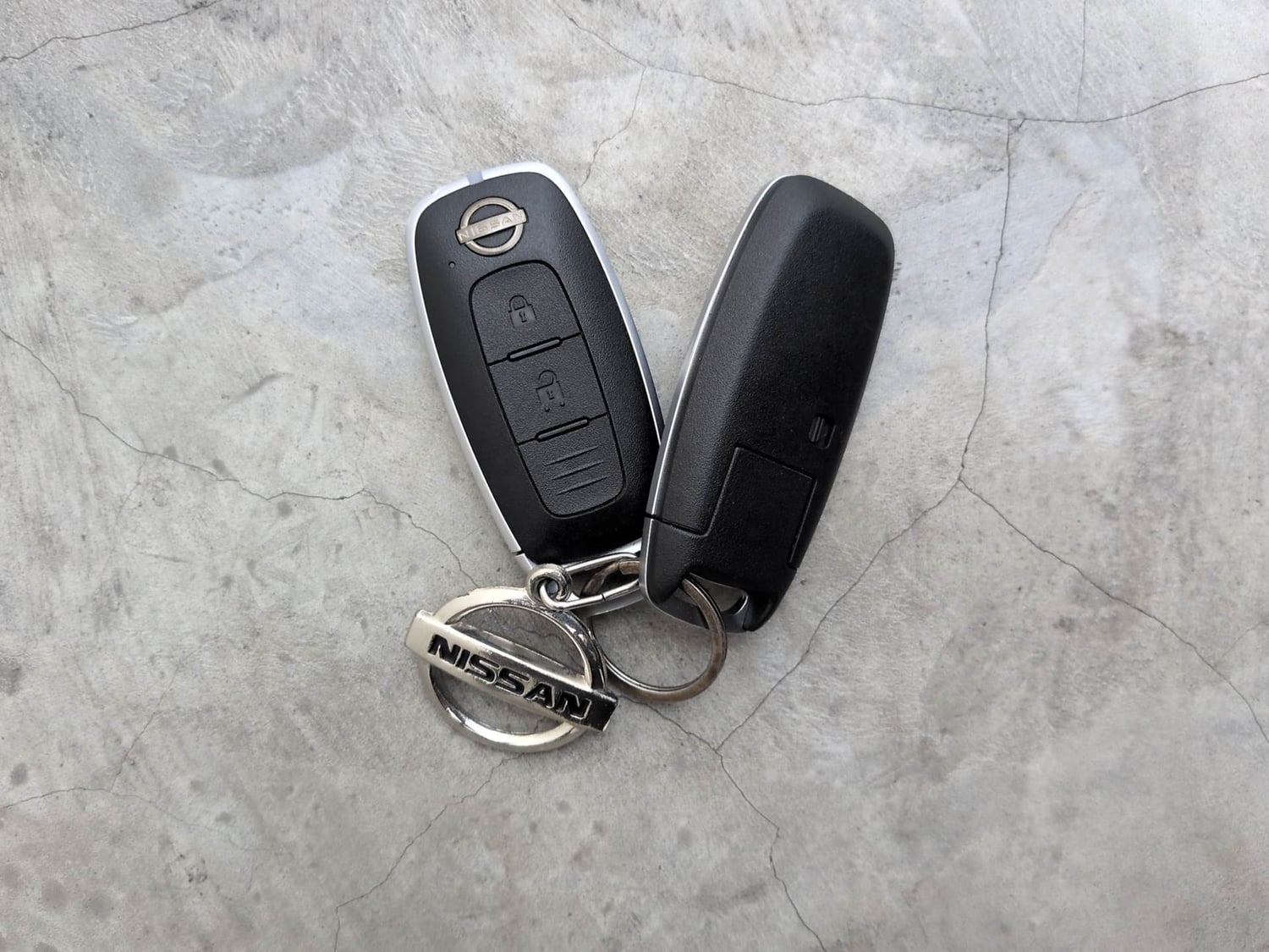 Used 2024 Nissan Magnite N-Connecta B4D 1.0 Petrol AMT Dual Tone Petrol Automatic extra CAR KEY VIEW