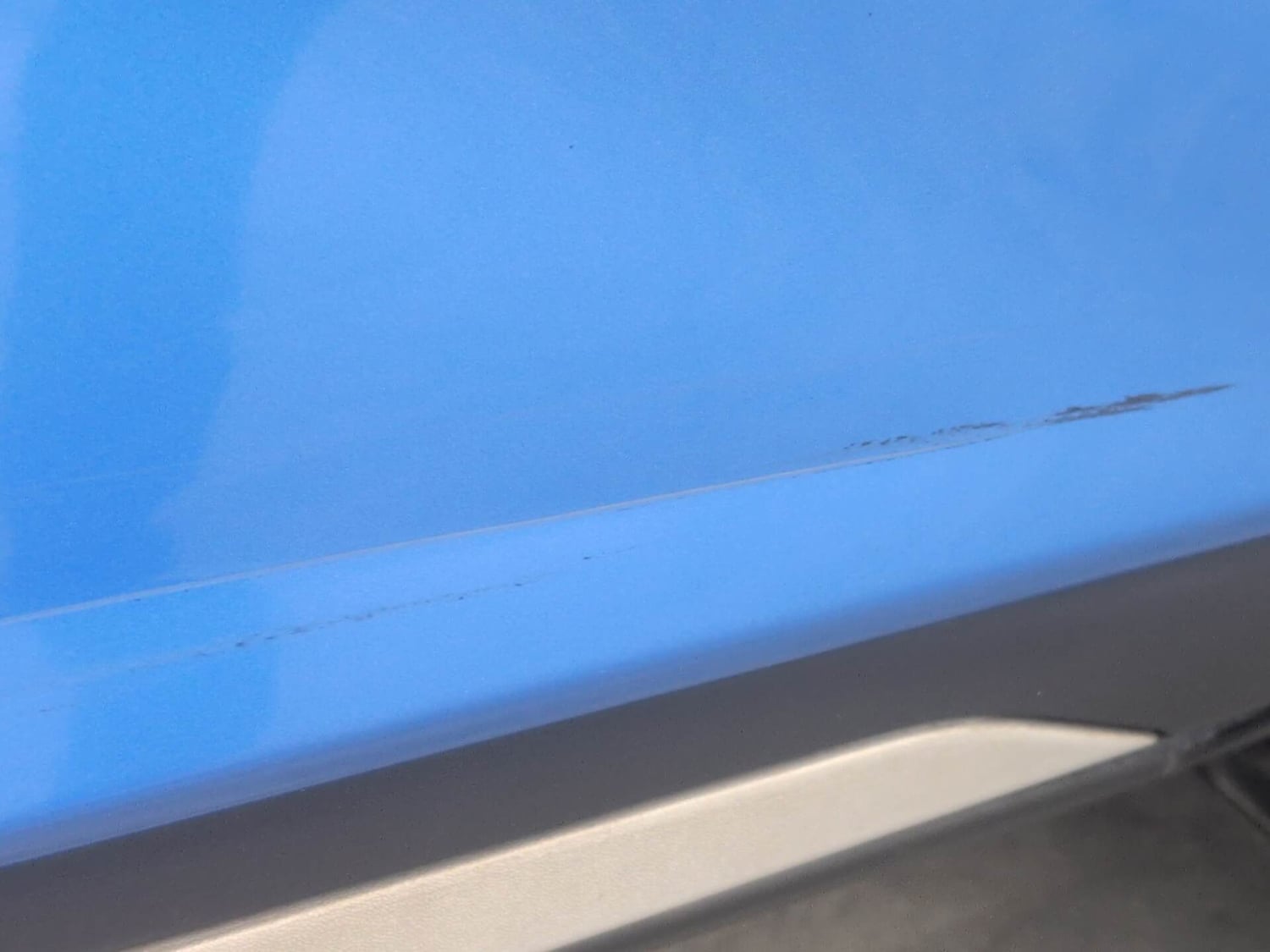 Used 2024 Nissan Magnite N-Connecta B4D 1.0 Petrol AMT Dual Tone Petrol Automatic dents MINOR DENT