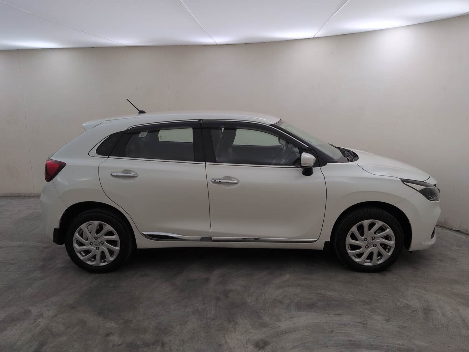 Used 2024 Maruti Suzuki Baleno Zeta MT Petrol Manual exterior RIGHT SIDE VIEW
