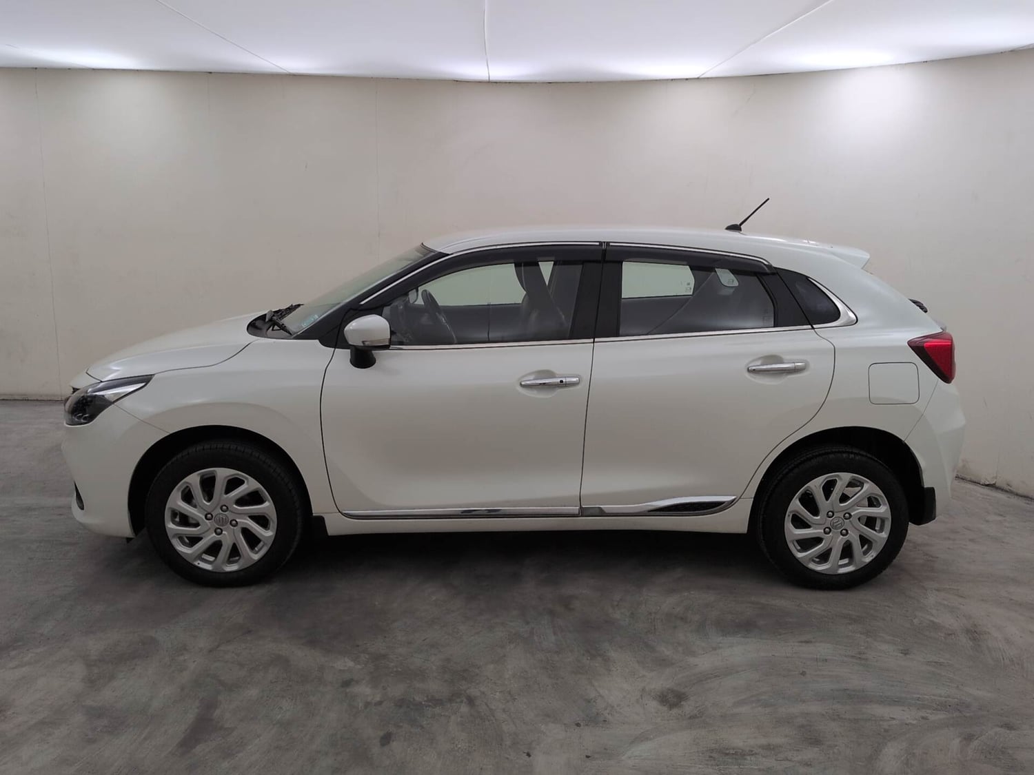 Used 2024 Maruti Suzuki Baleno Zeta MT Petrol Manual exterior LEFT SIDE VIEW