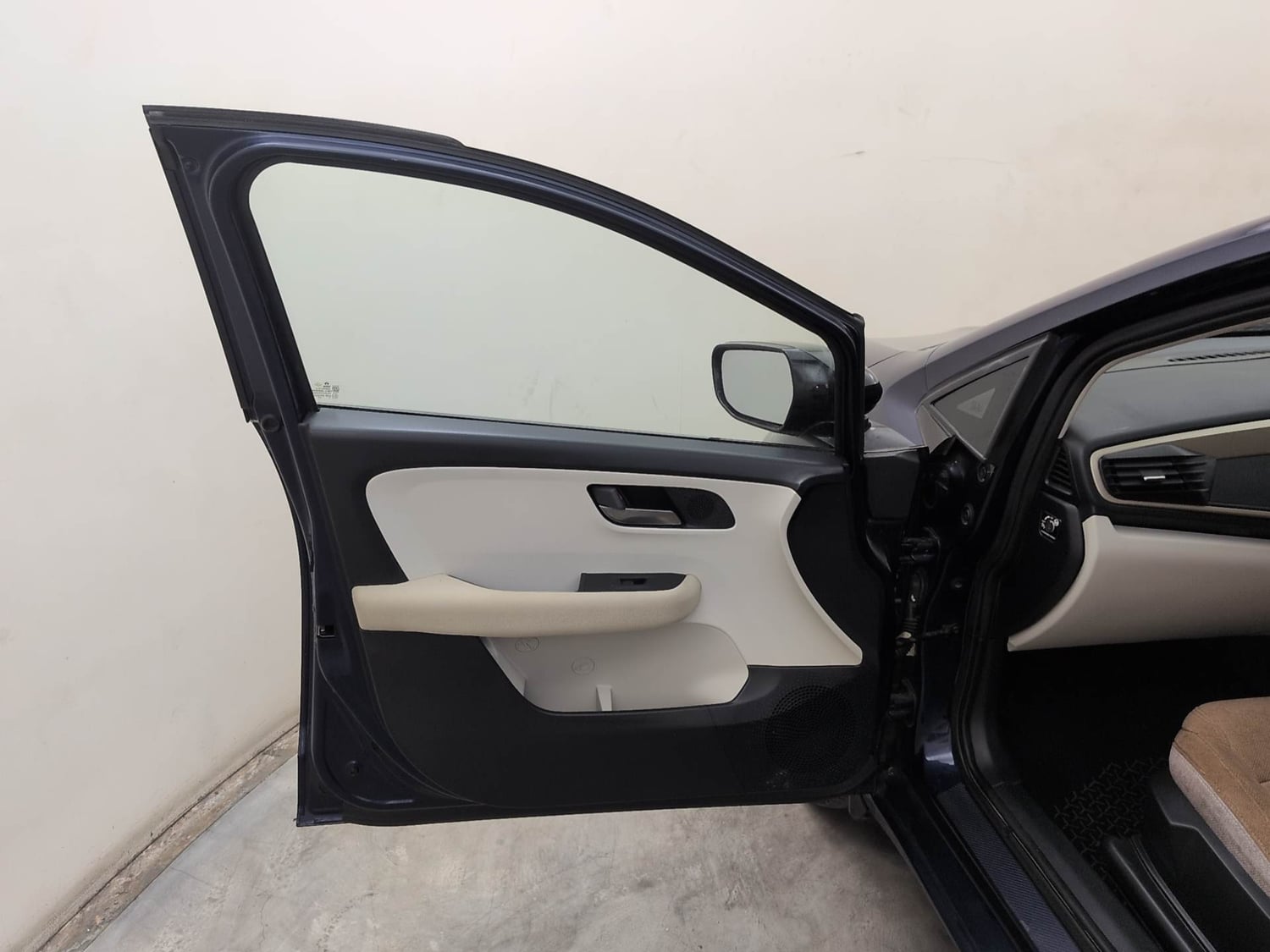 Used 2025 Tata Altroz Accomplished Plus S Petrol 6DCT Petrol Automatic interior LEFT FRONT DOOR OPEN VIEW