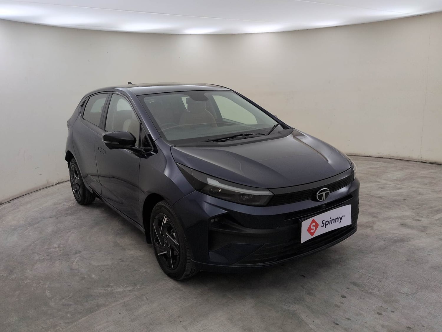 Used 2025 Tata Altroz Accomplished Plus S Petrol 6DCT Petrol Automatic exterior RIGHT FRONT CORNER VIEW