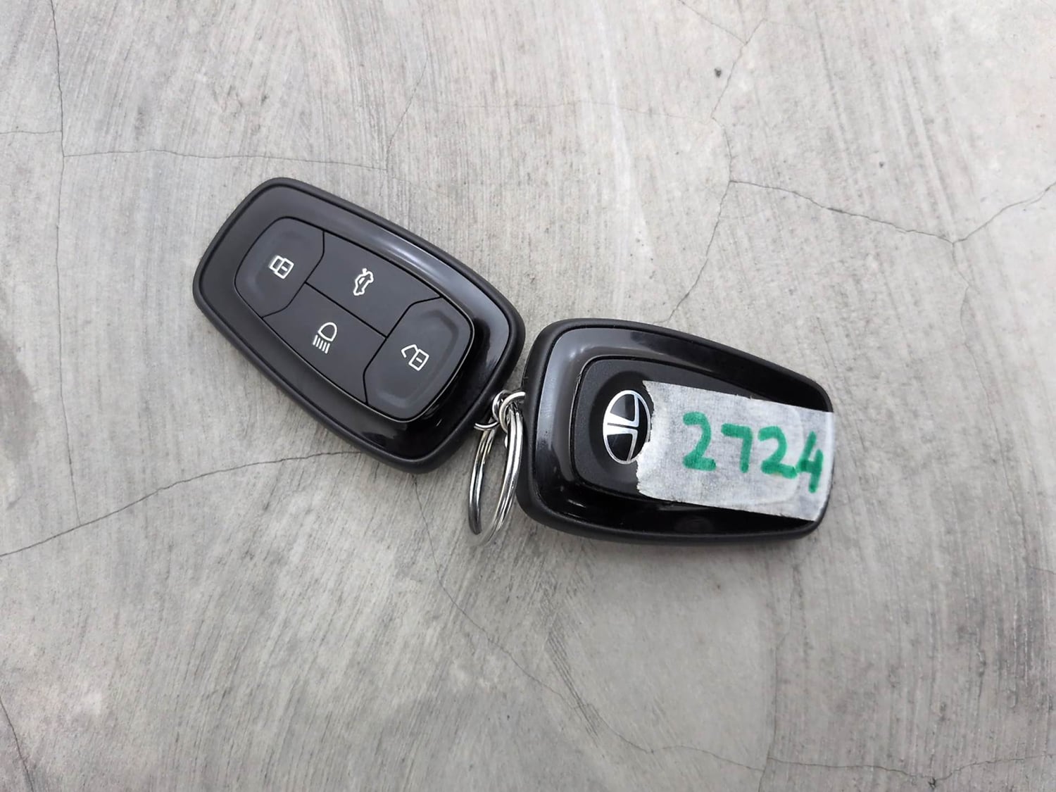 Used 2025 Tata Altroz Accomplished Plus S Petrol 6DCT Petrol Automatic extra CAR KEY VIEW