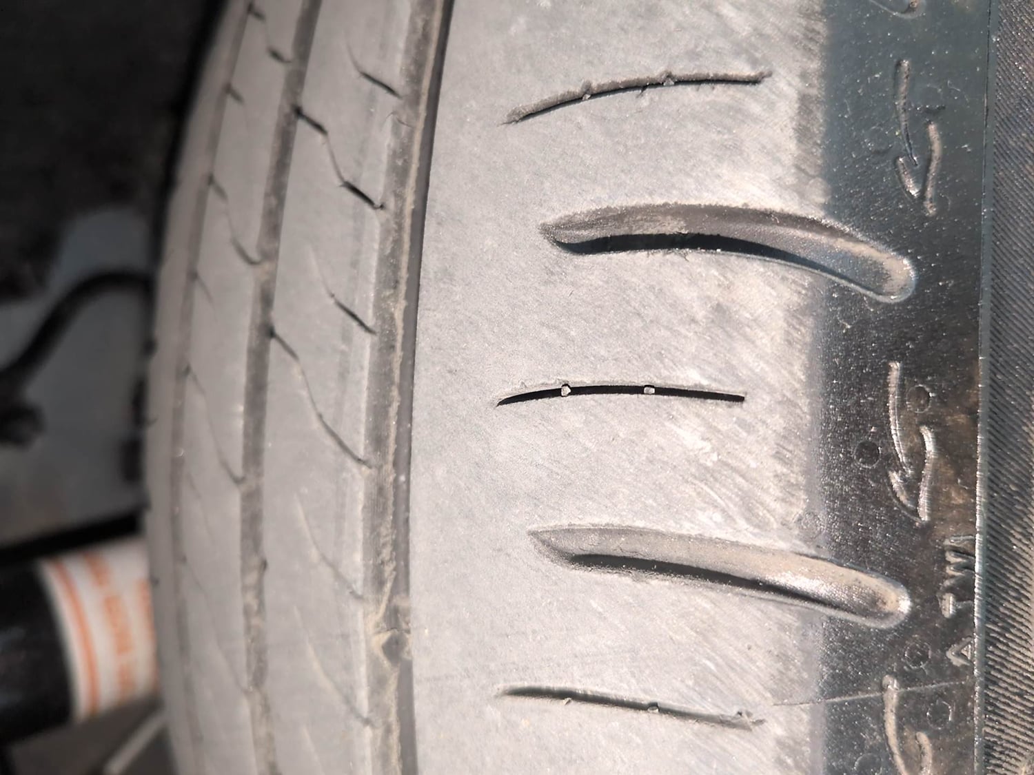 Used 2025 Tata Altroz Accomplished Plus S Petrol 6DCT Petrol Automatic tyres RIGHT FRONT TYRE TREAD VIEW