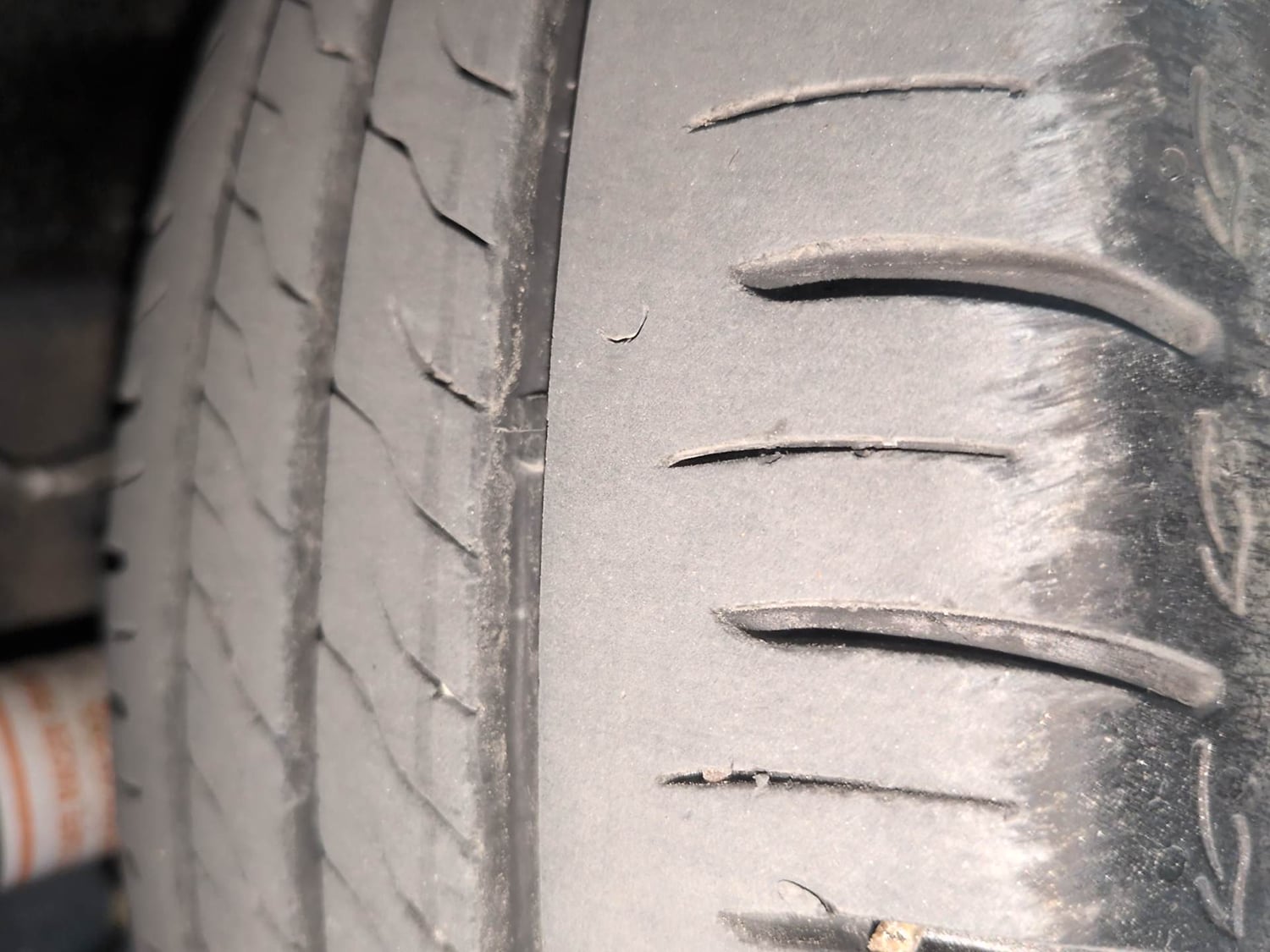 Used 2025 Tata Altroz Accomplished Plus S Petrol 6DCT Petrol Automatic tyres LEFT FRONT TYRE TREAD VIEW