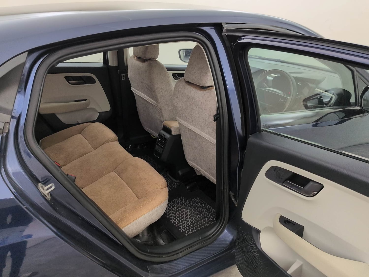 Used 2025 Tata Altroz Accomplished Plus S Petrol 6DCT Petrol Automatic interior RIGHT SIDE REAR DOOR CABIN VIEW