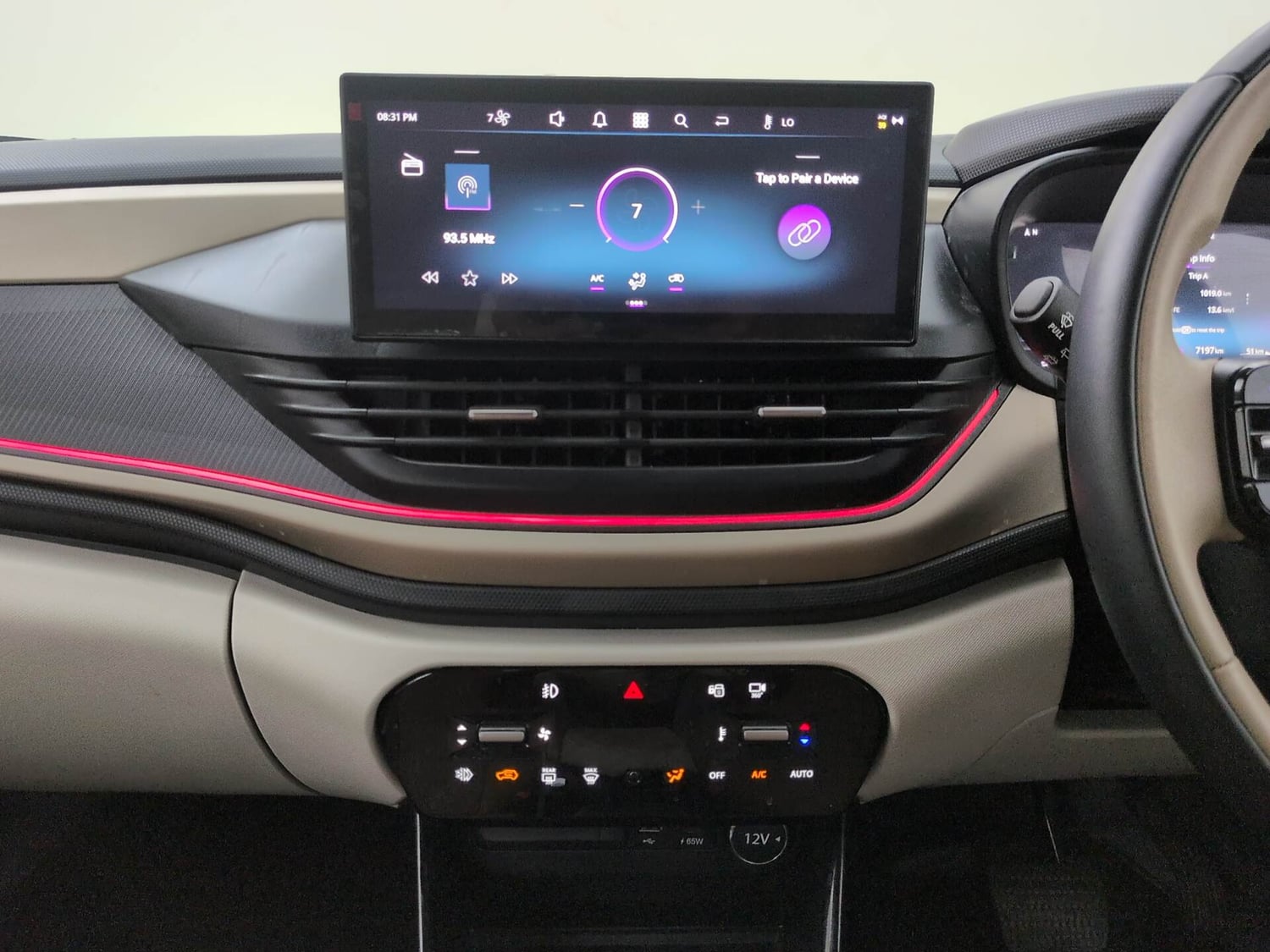 Used 2025 Tata Altroz Accomplished Plus S Petrol 6DCT Petrol Automatic interior MUSIC SYSTEM & AC CONTROL VIEW