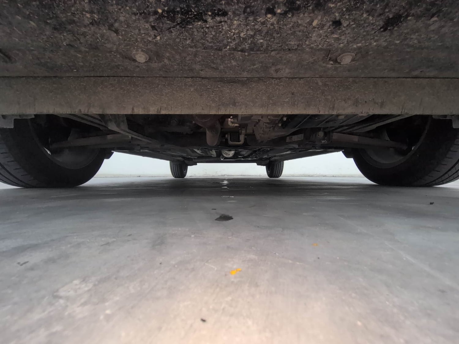 Used 2025 Tata Altroz Accomplished Plus S Petrol 6DCT Petrol Automatic extra FRONT LEFT UNDERBODY VIEW