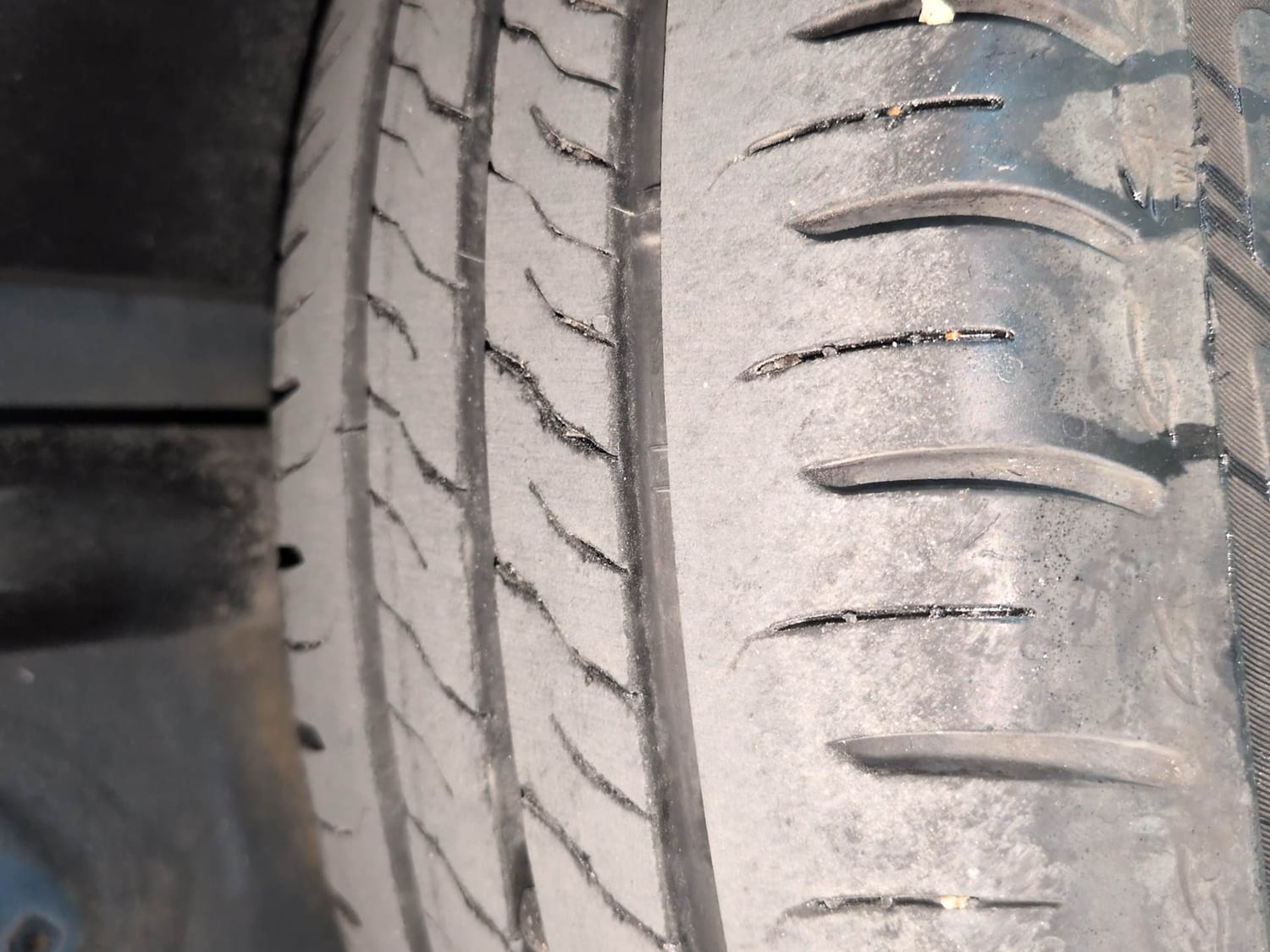 Used 2025 Tata Altroz Accomplished Plus S Petrol 6DCT Petrol Automatic tyres LEFT REAR TYRE TREAD VIEW
