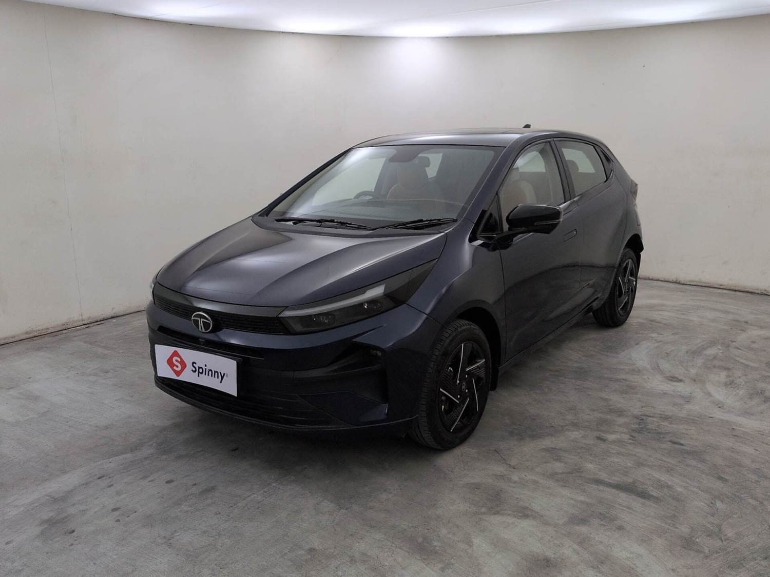Used 2025 Tata Altroz Accomplished Plus S Petrol 6DCT Petrol Automatic exterior LEFT FRONT CORNER VIEW